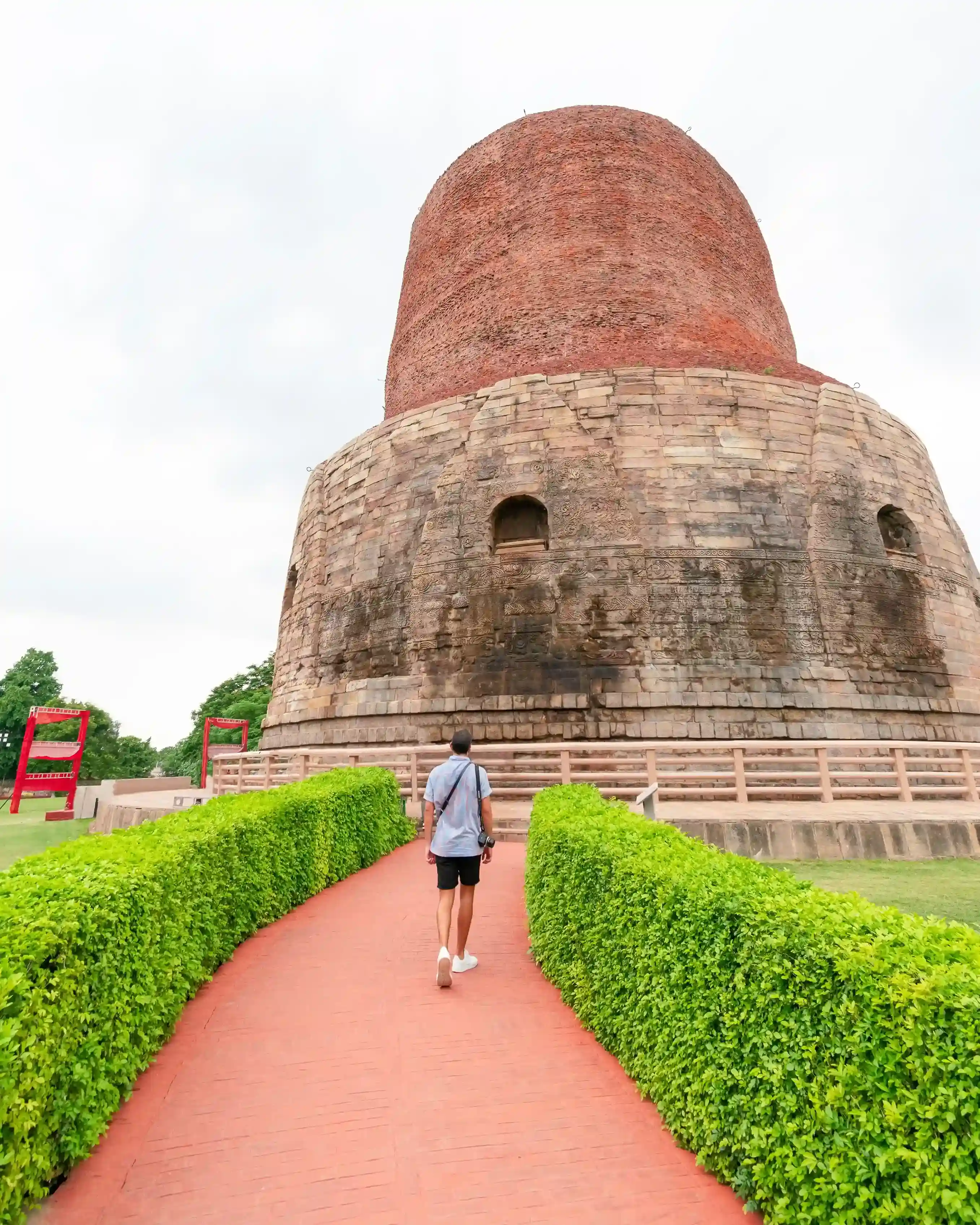 Exploring the Architectural Tapestry of Varanasi: A Minimalist's Guide