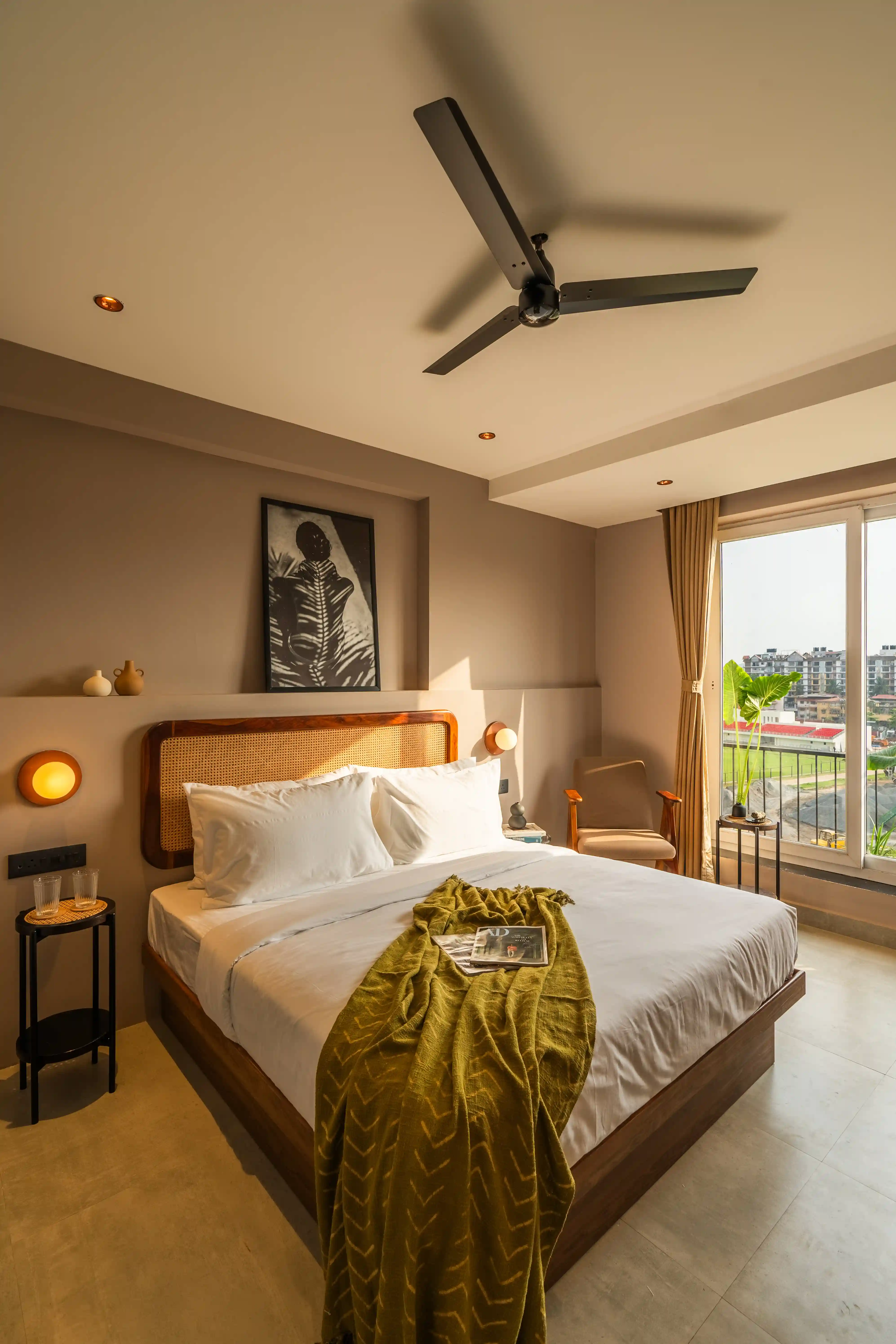 click to zoom King room