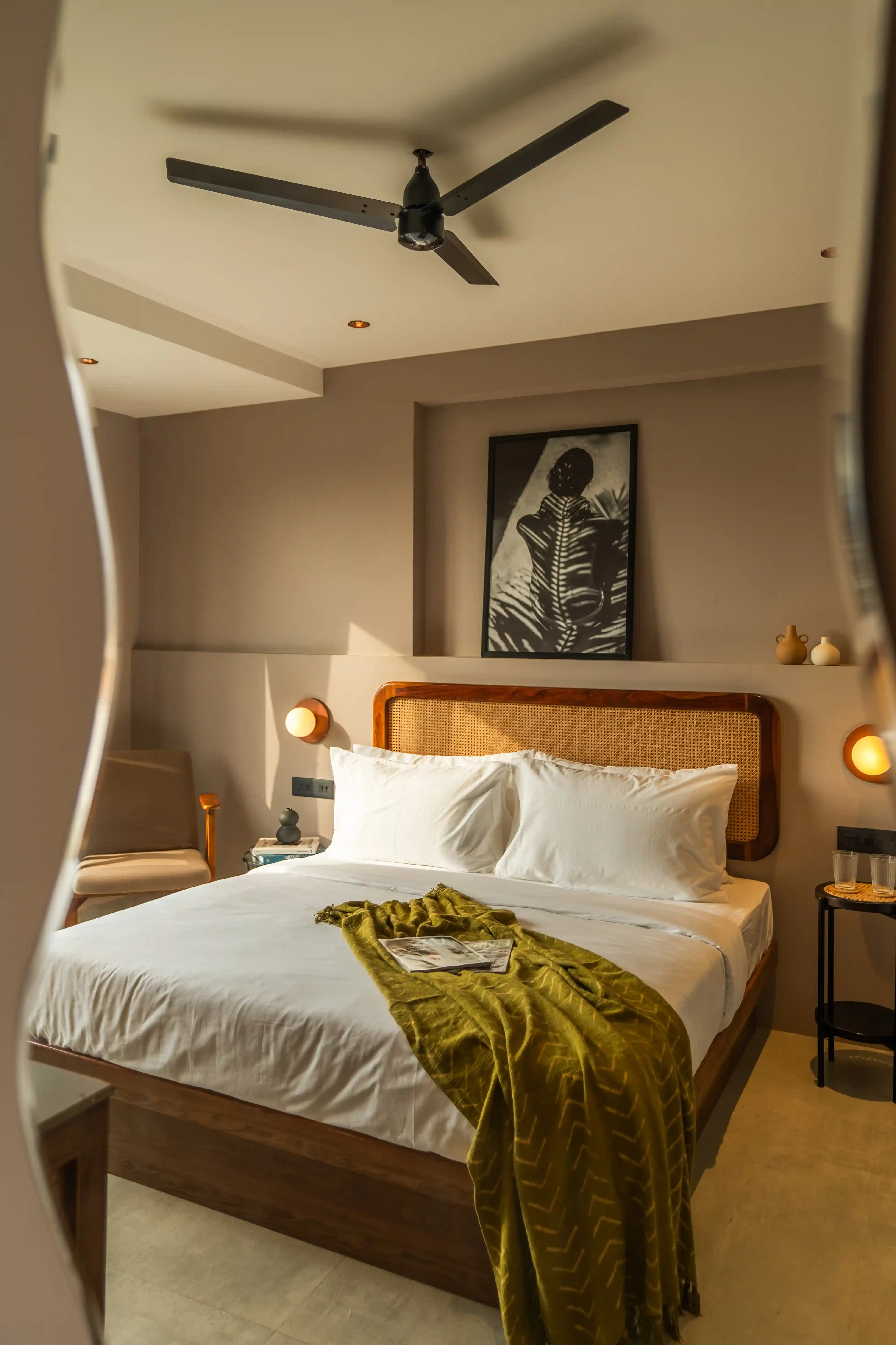 click to zoom King room