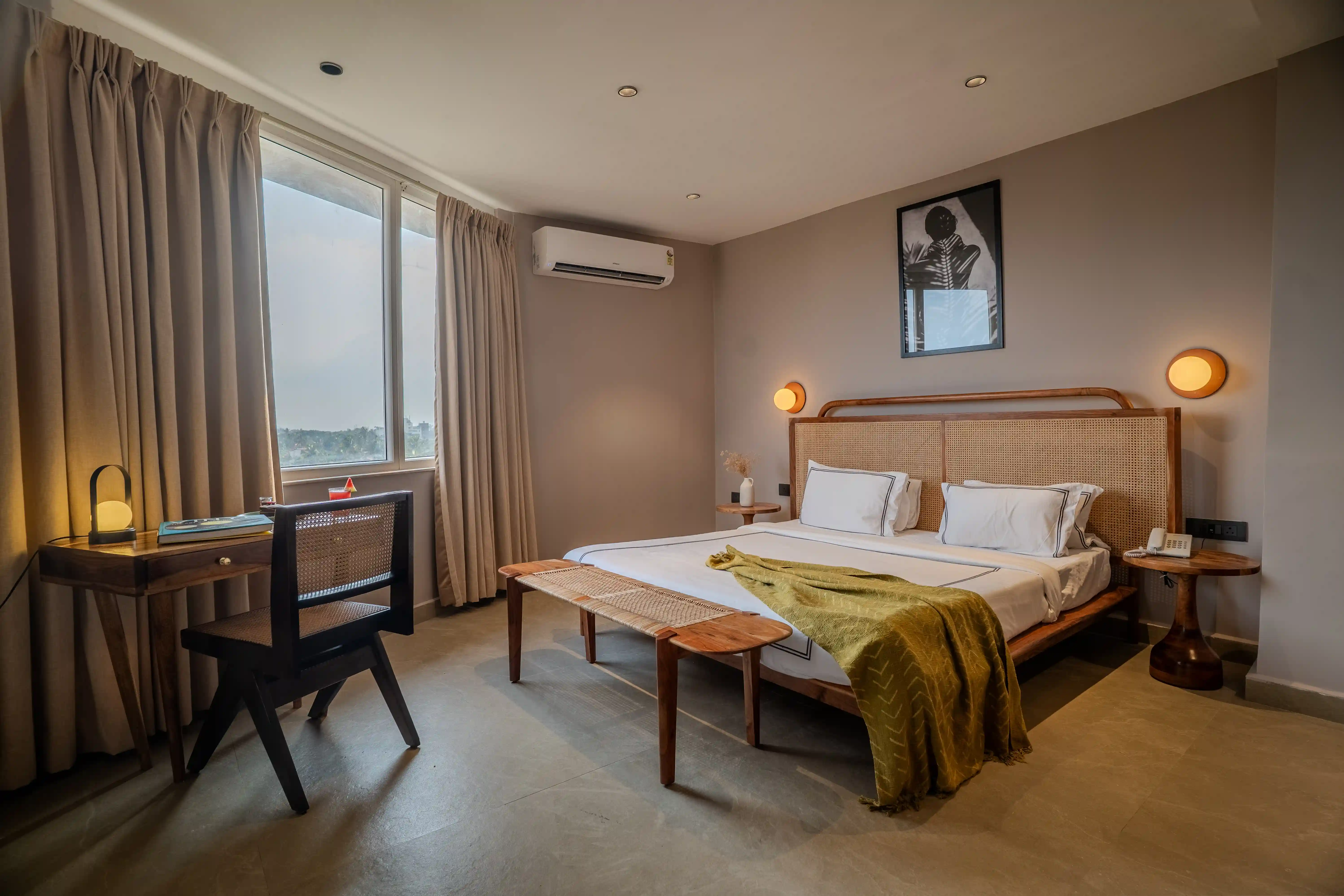 click to zoom Presidential Suite with Bathtub