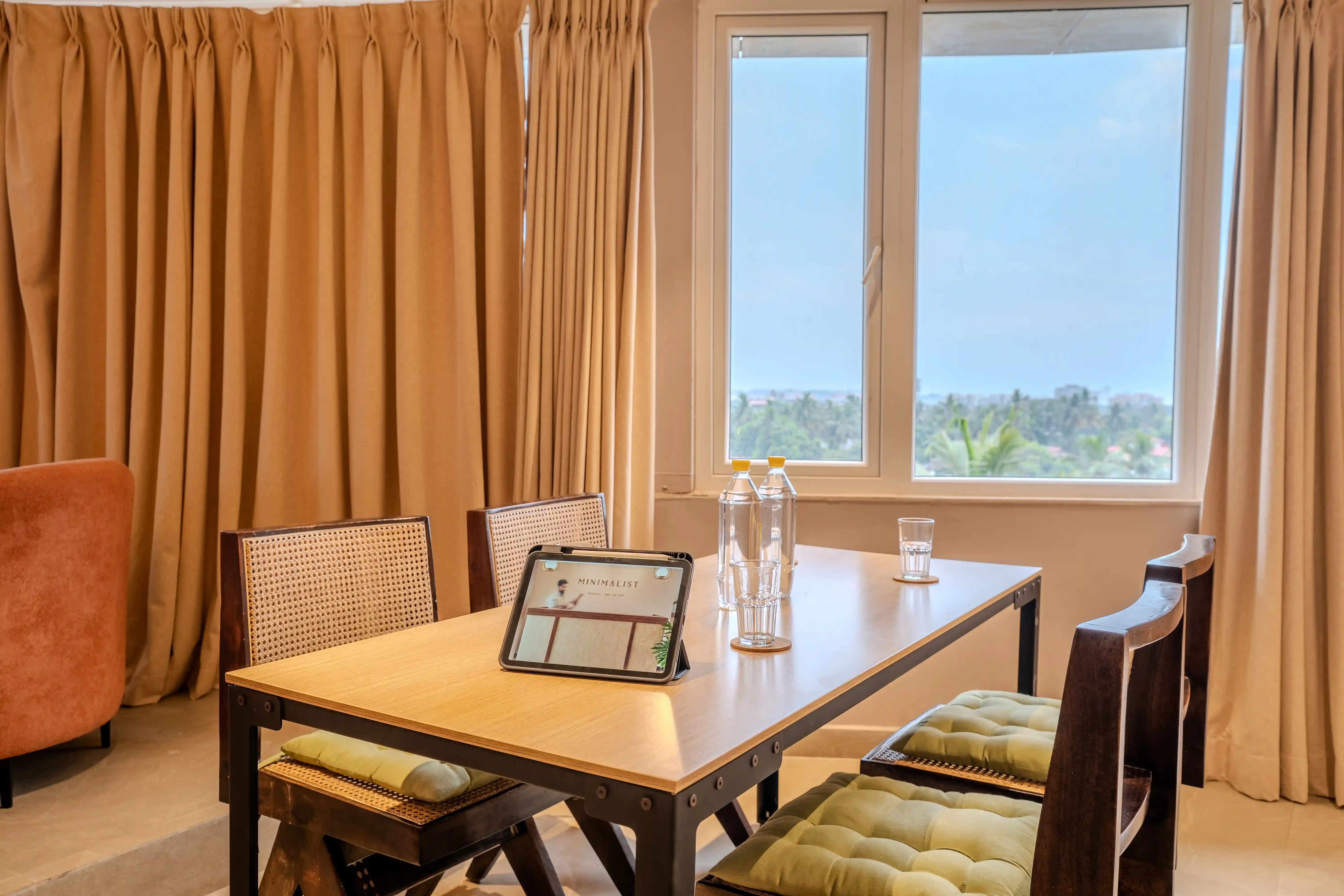 click to zoom Presidential Suite with Bathtub