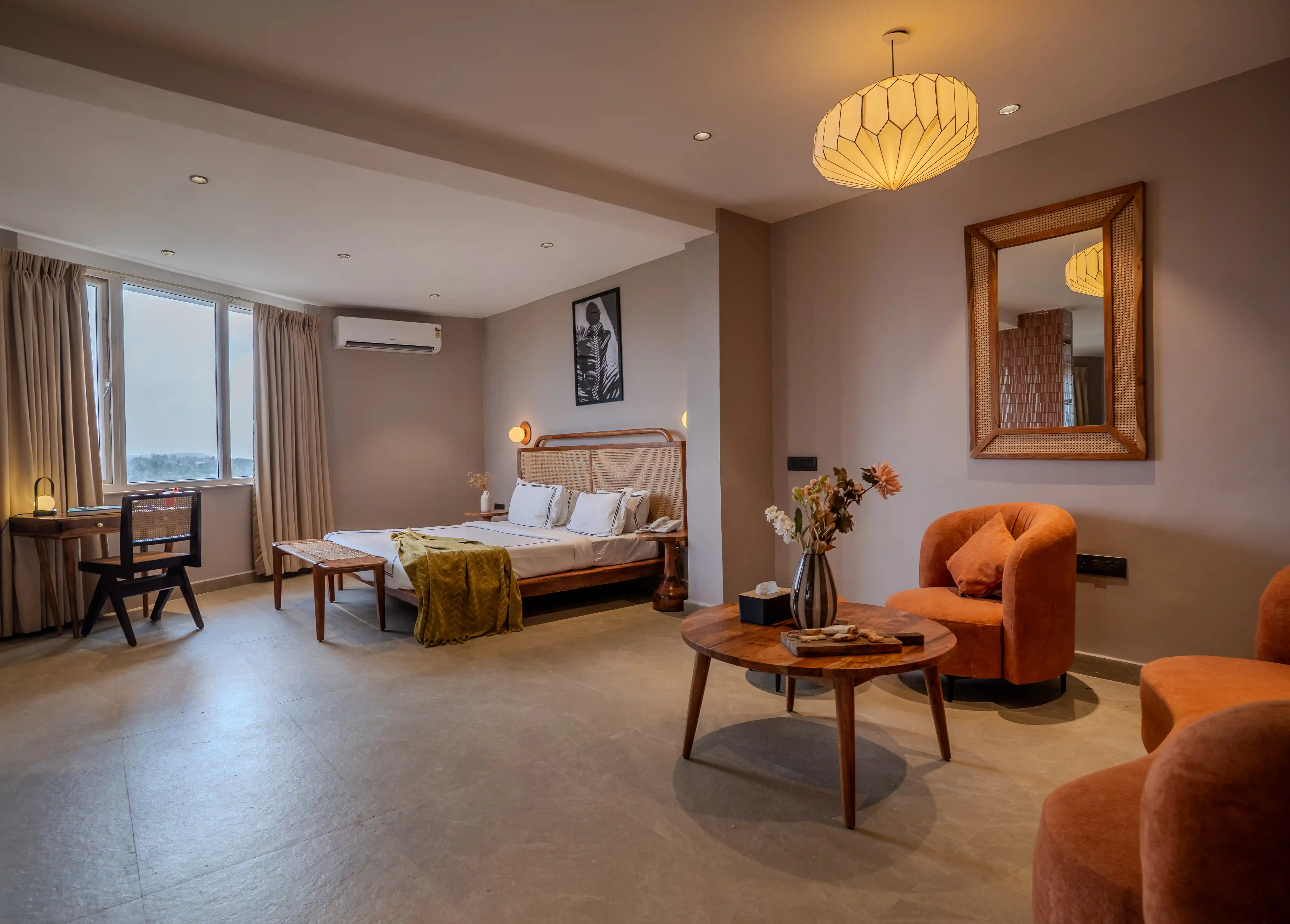 click to zoom Presidential Suite with Bathtub