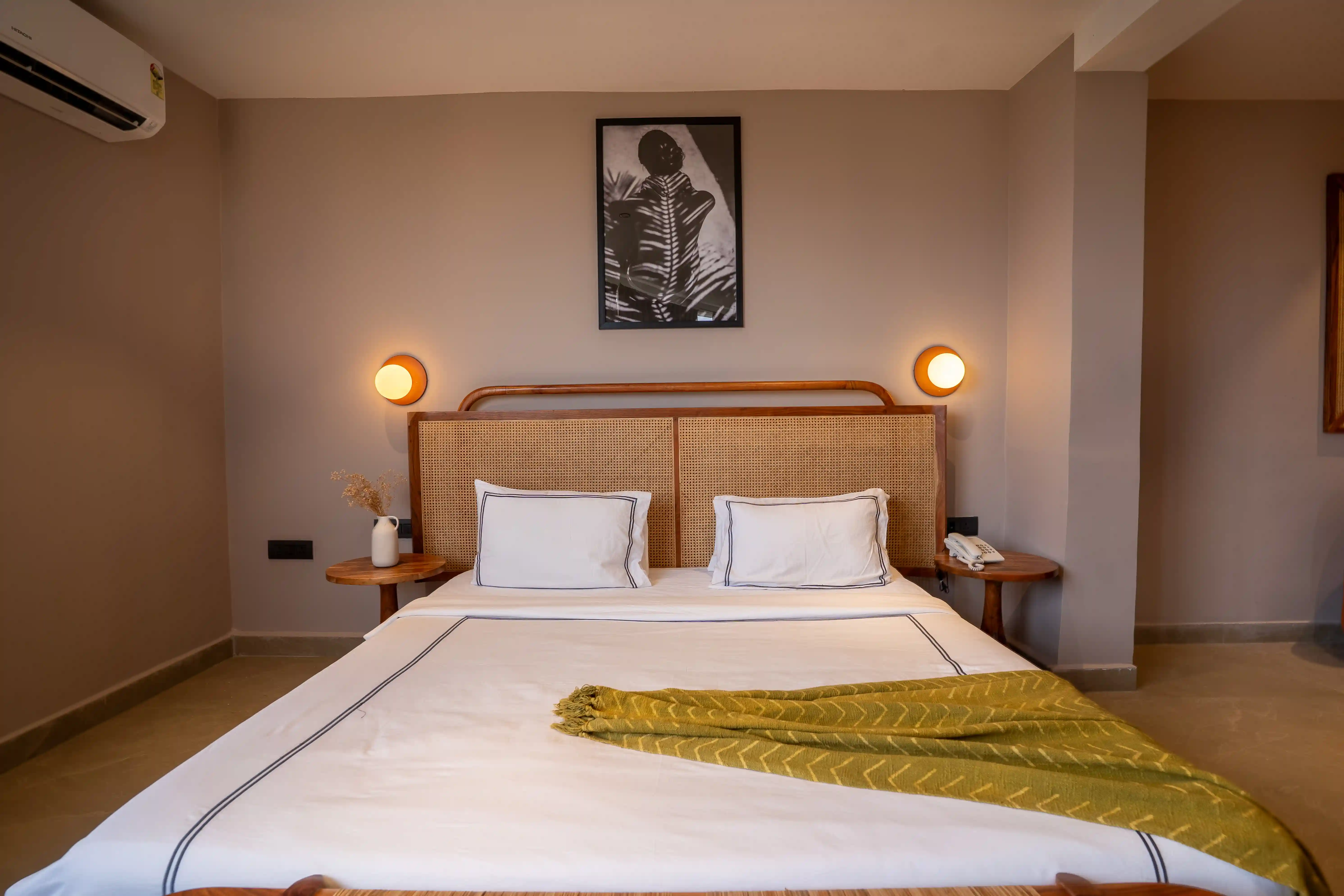 click to zoom Presidential Suite with Bathtub