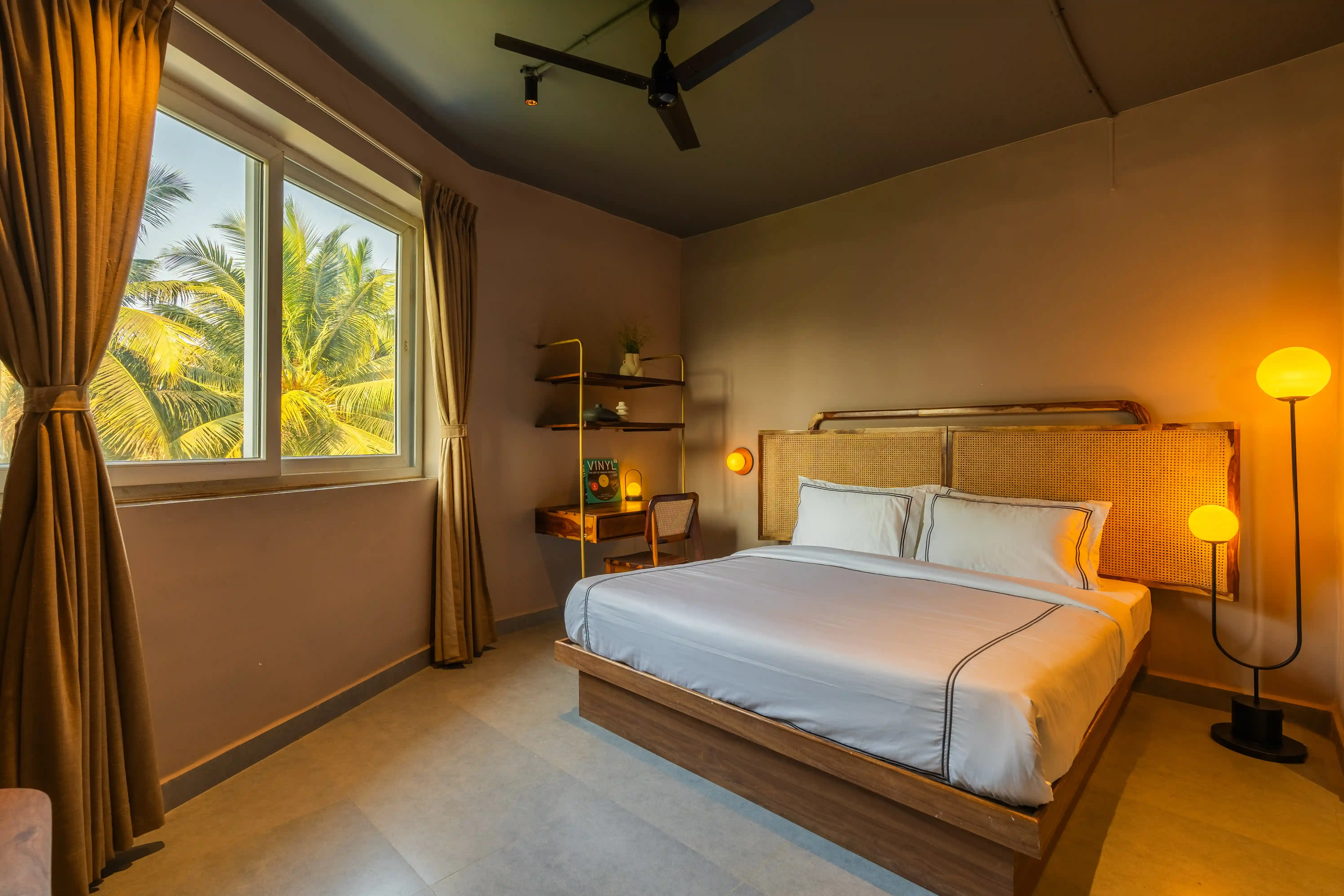 click to zoom Studio