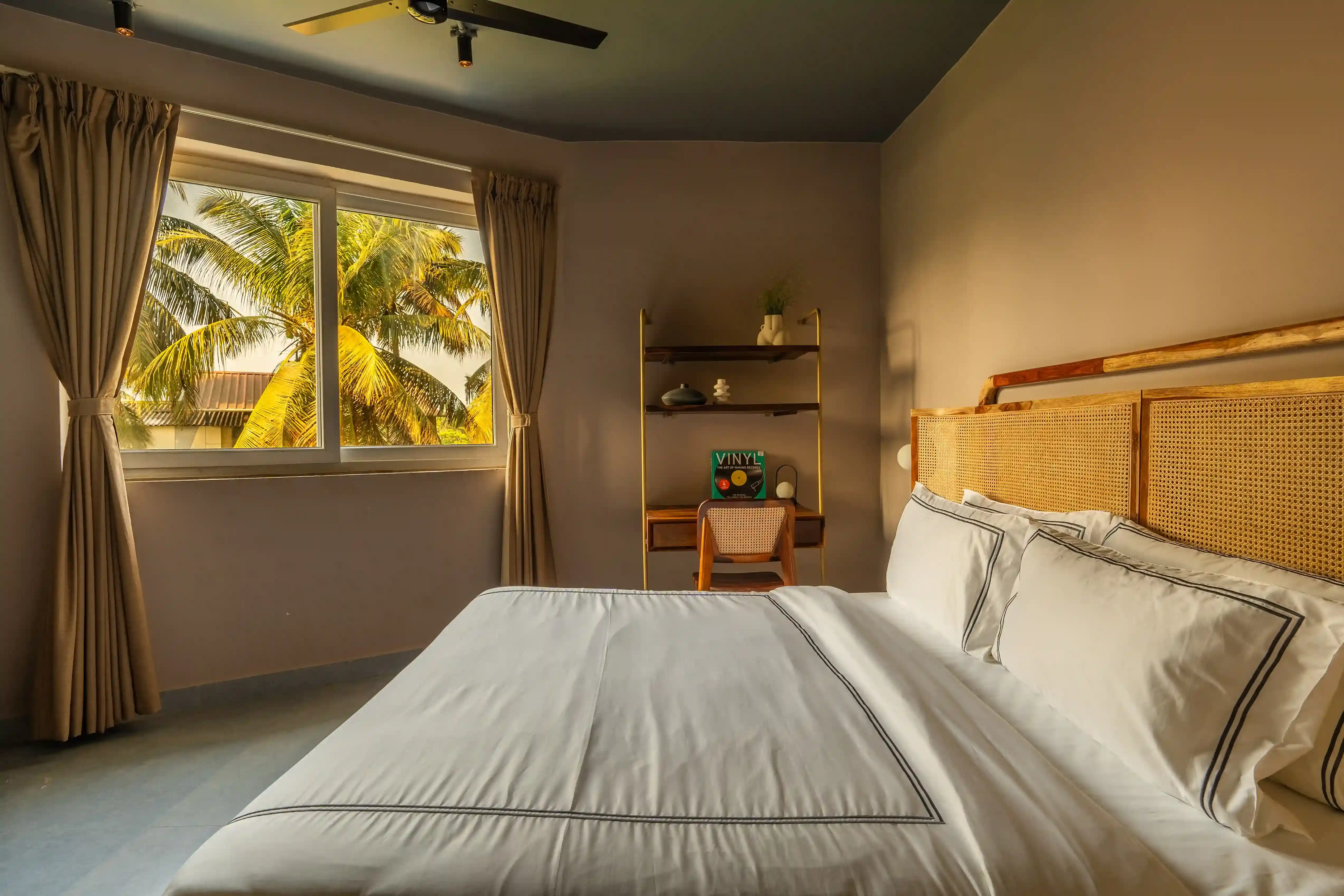 click to zoom Studio