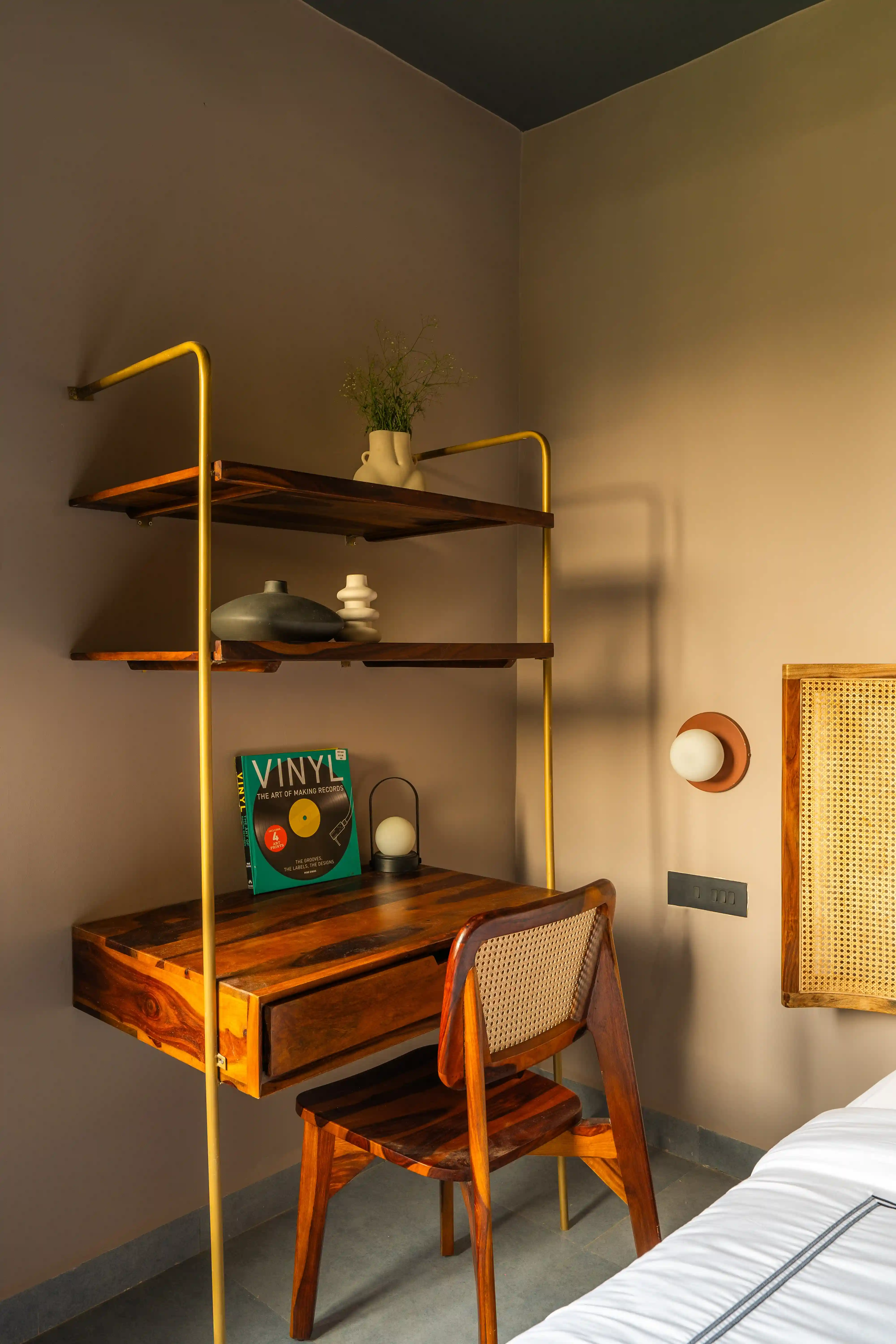 click to zoom Studio