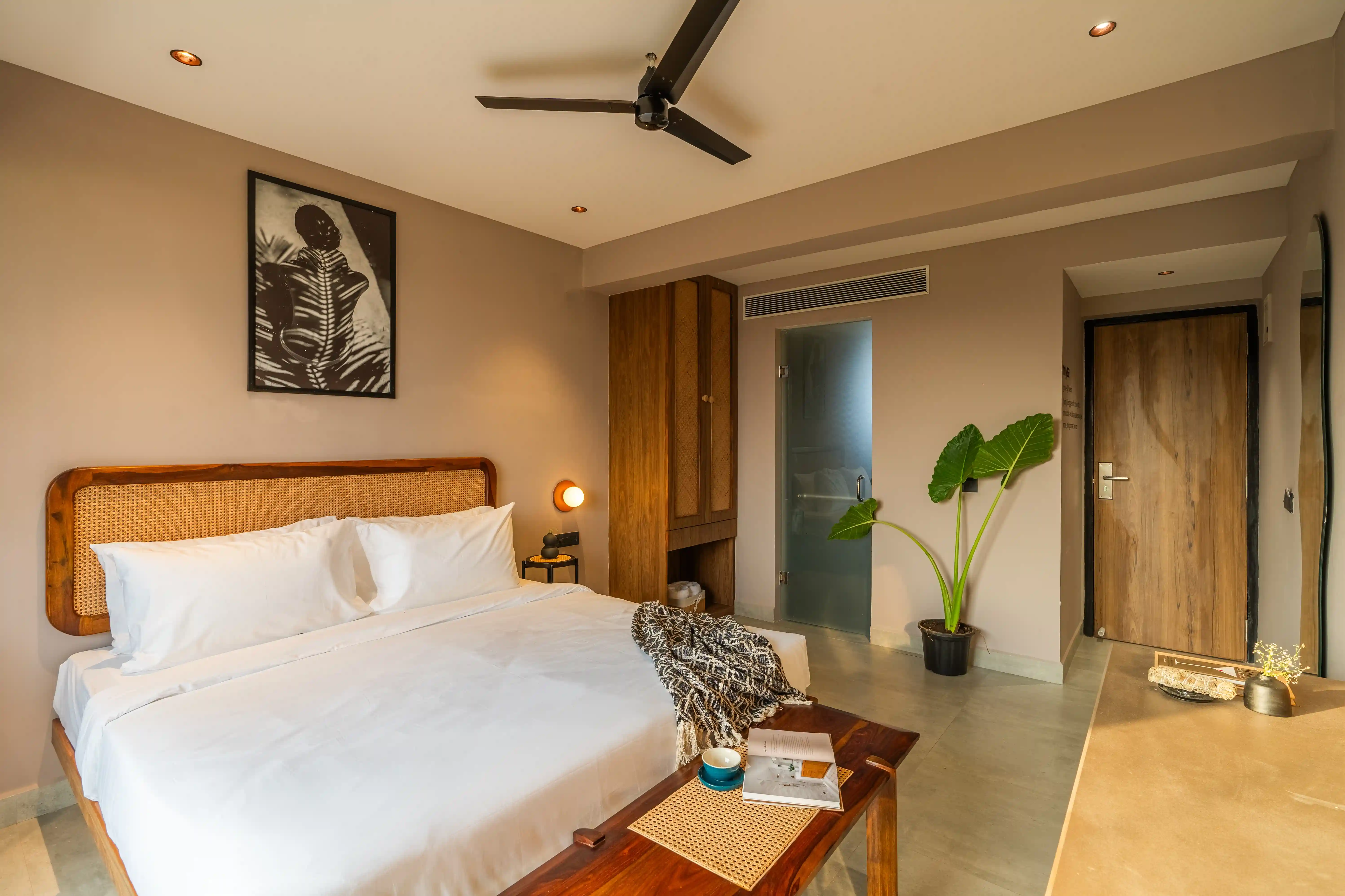 click to zoom Superior King Room