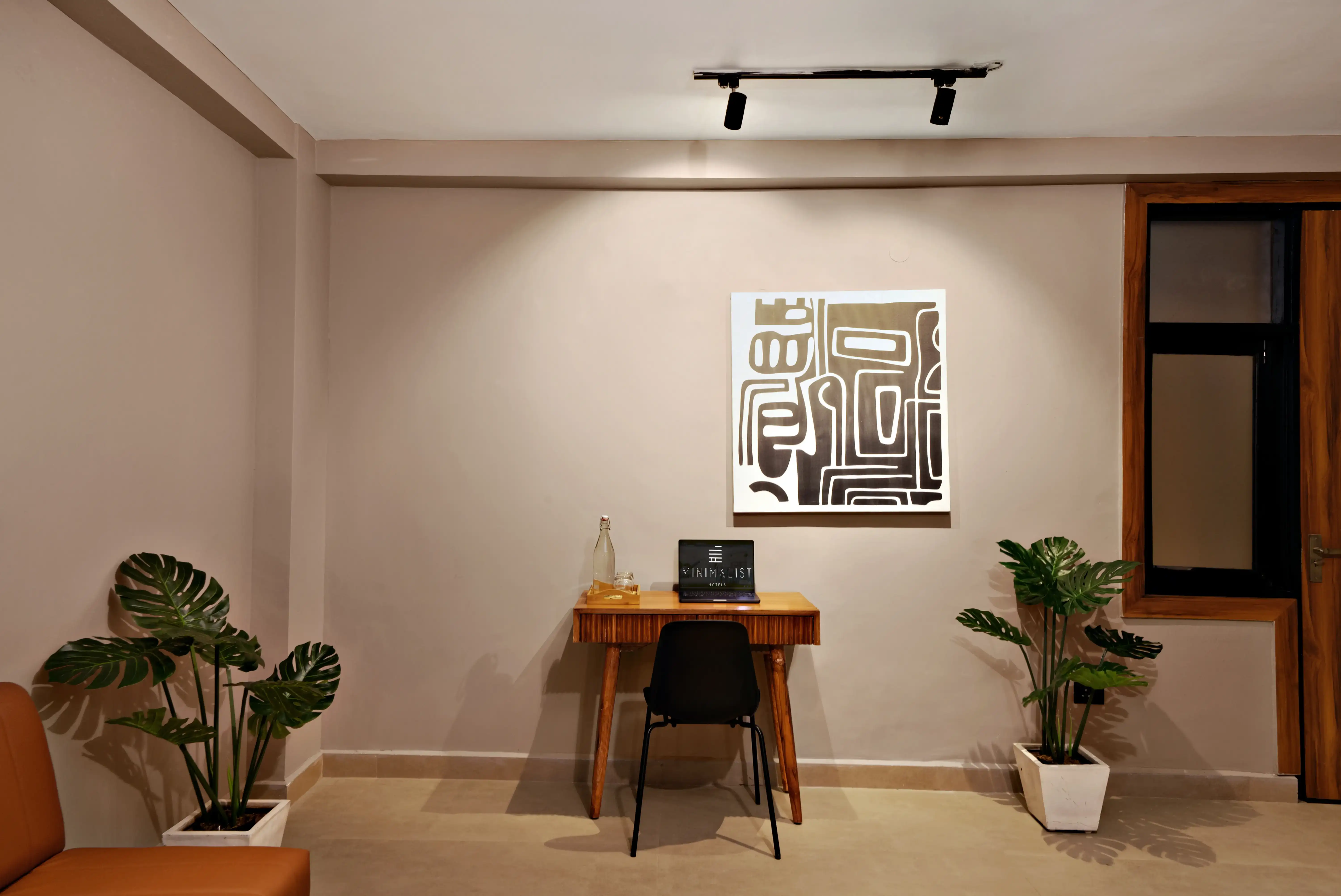 click to zoom King Room