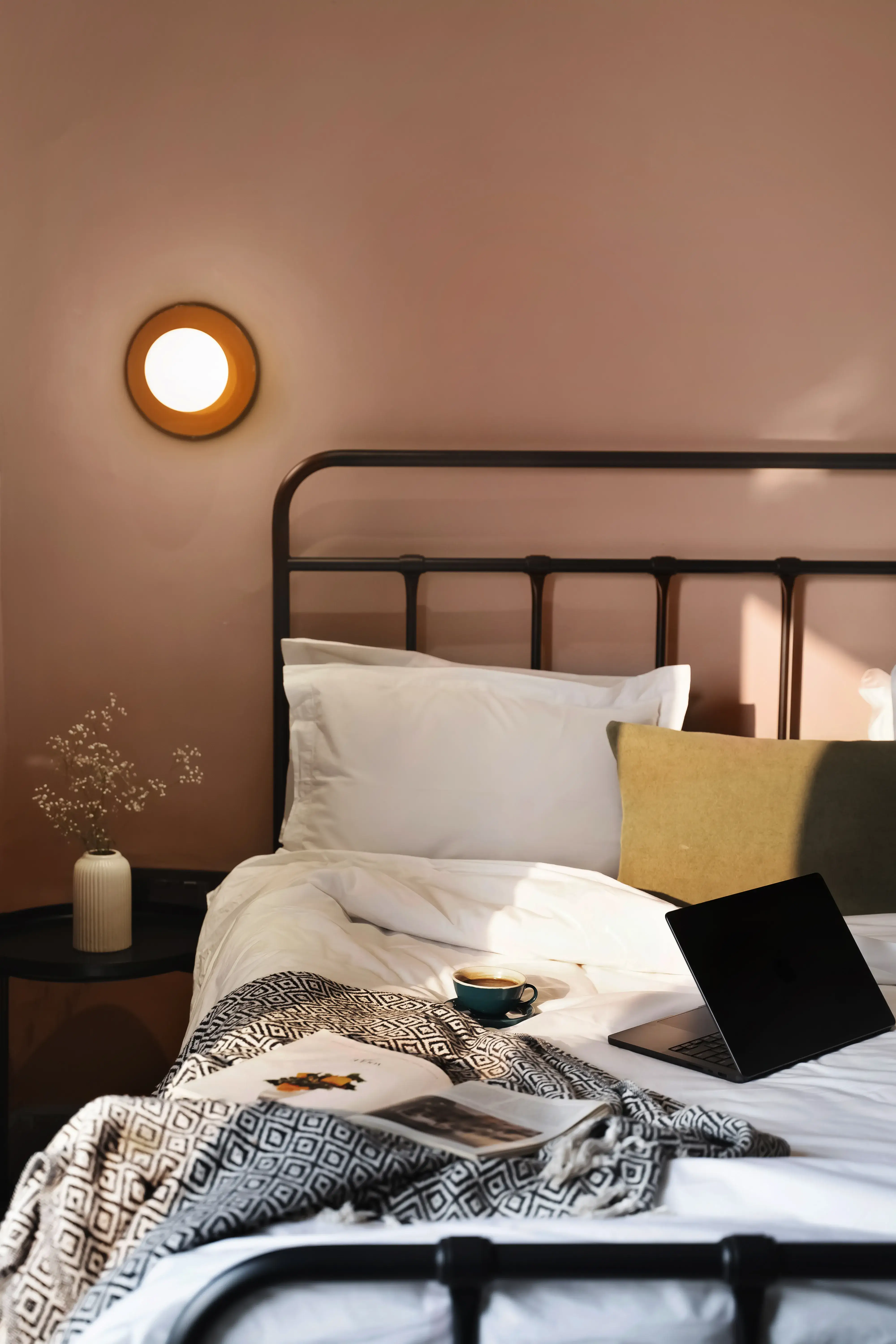 click to zoom QUEEN ROOM