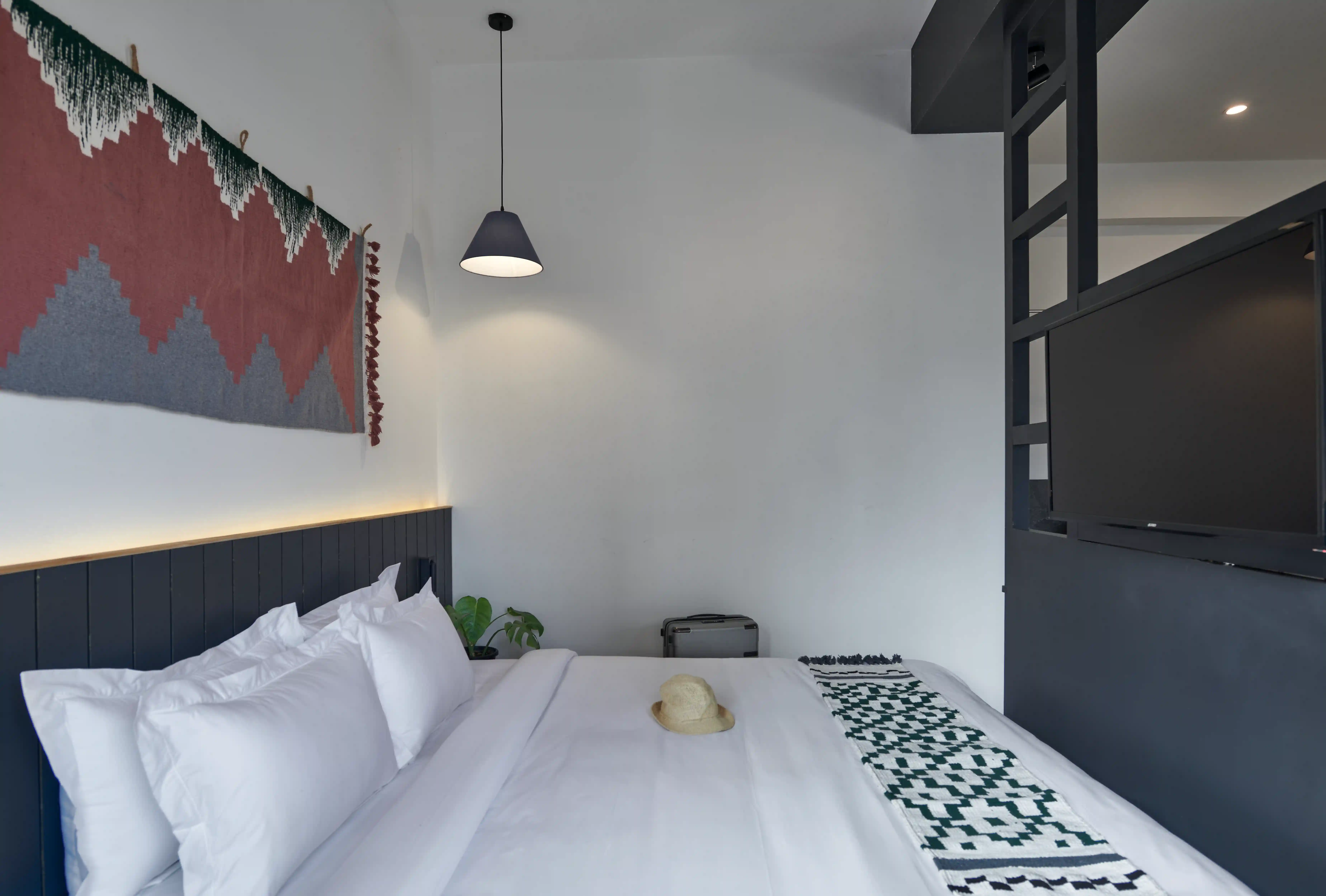 click to zoom Corner Suite with Balcony