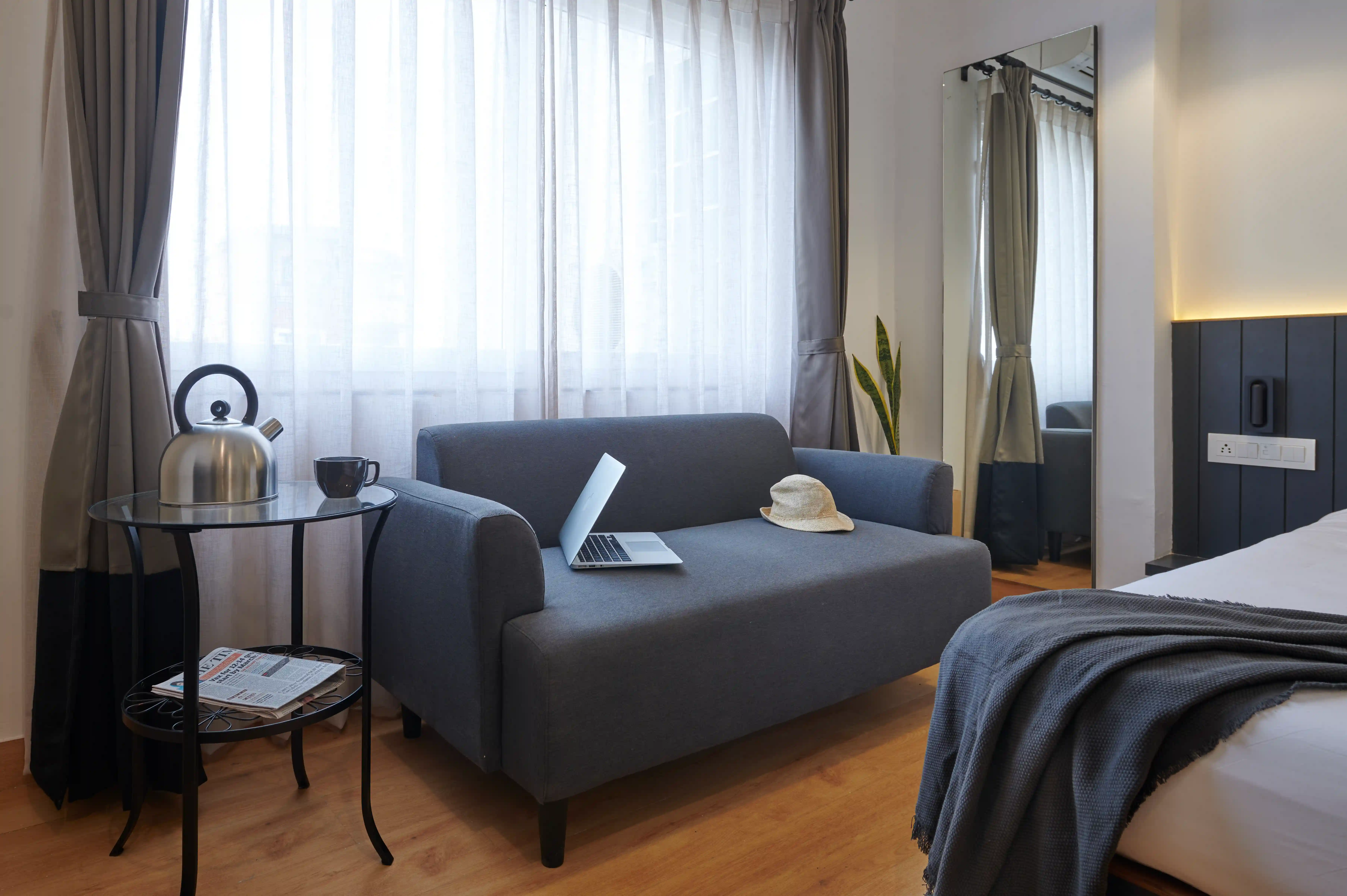 click to zoom King room