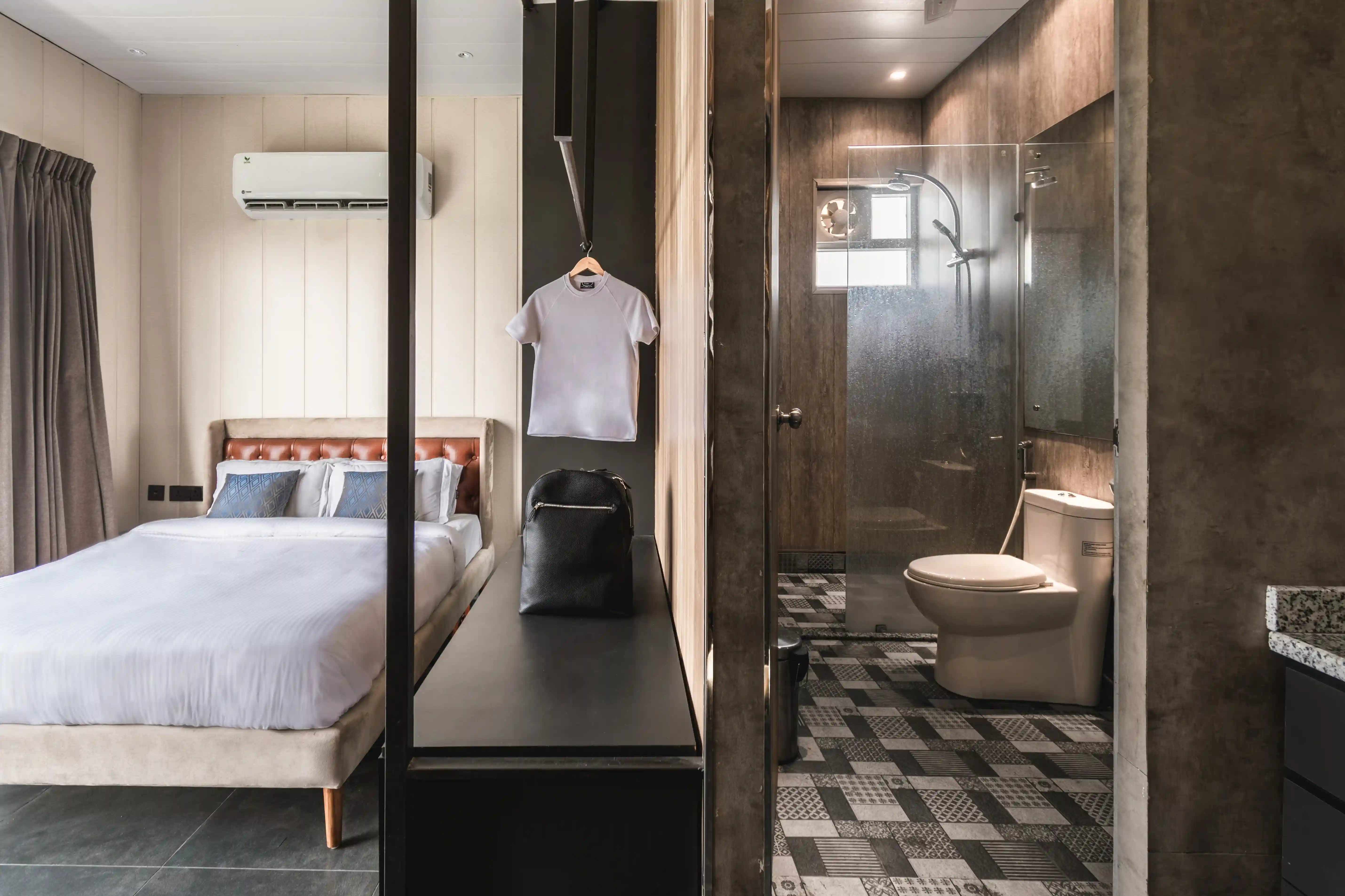 click to zoom Glamping studio