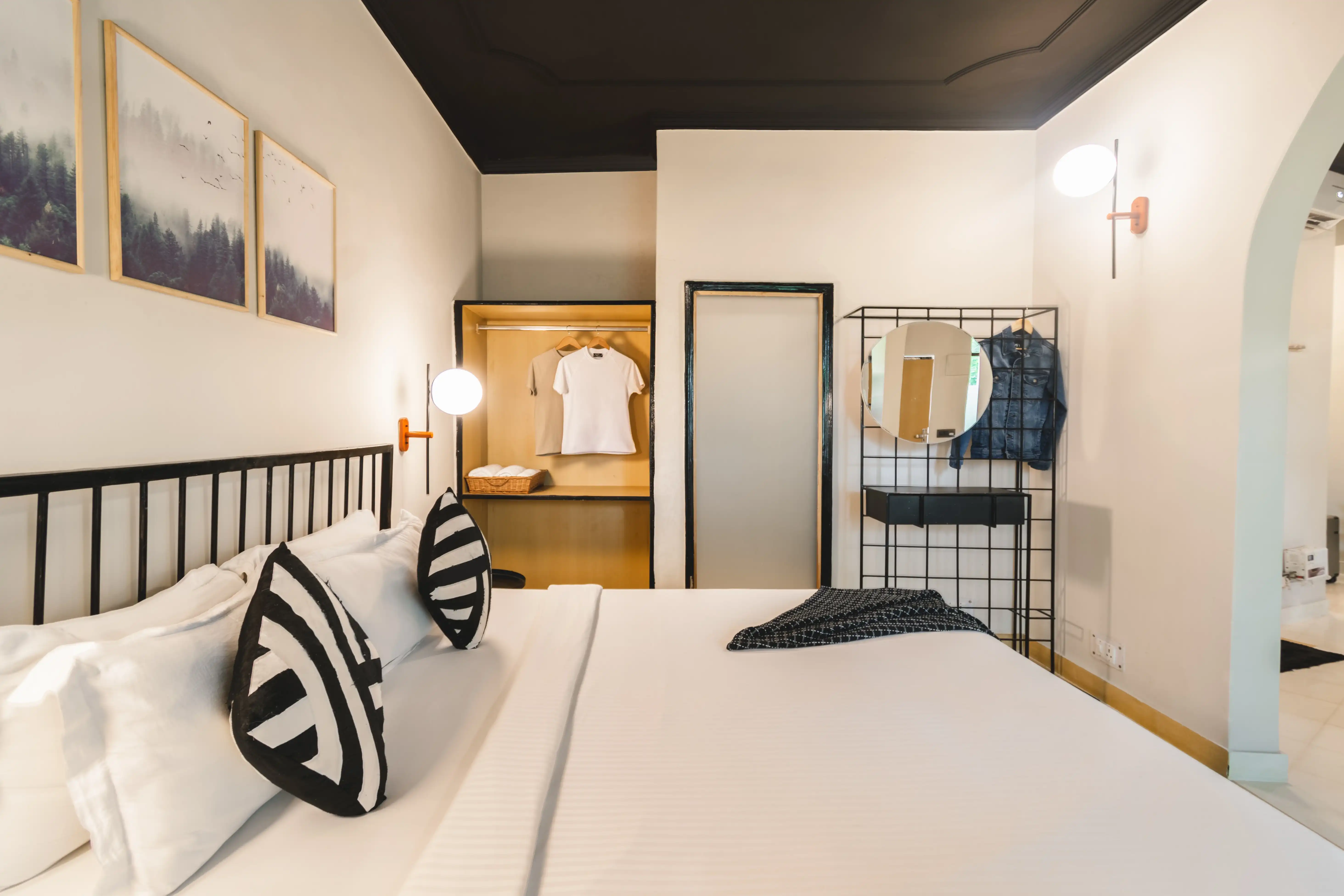 click to zoom King Suite