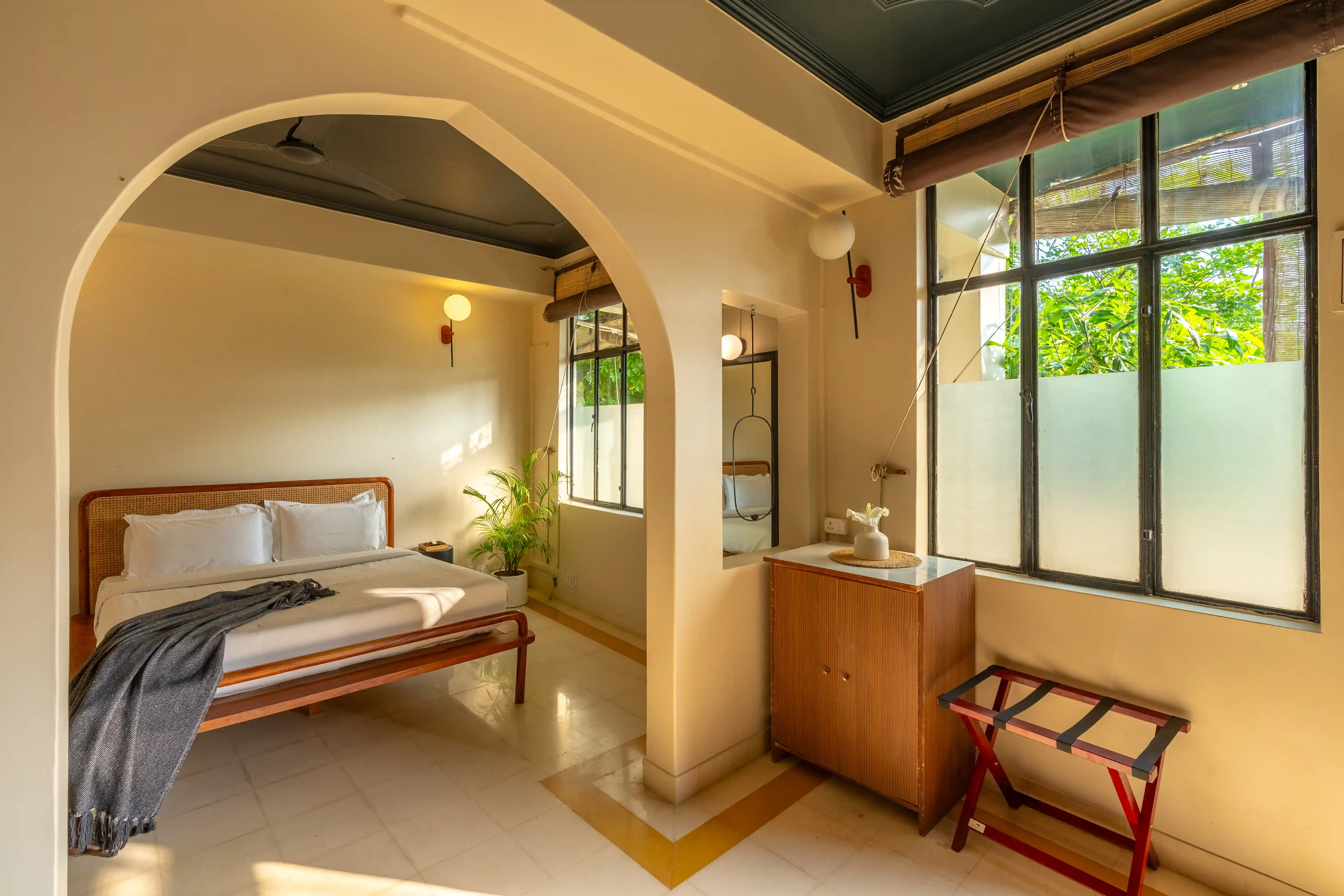 click to zoom King Room