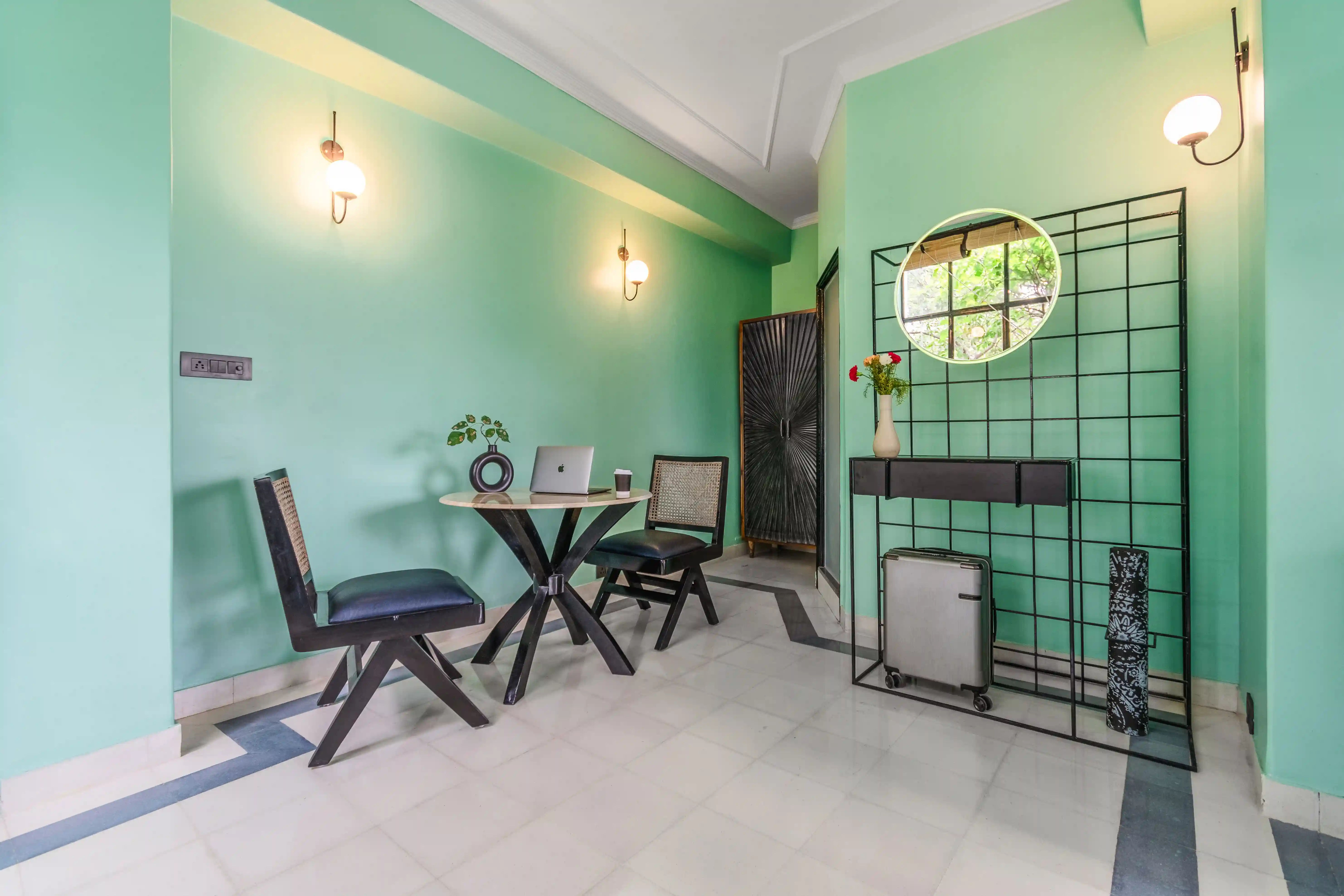 click to zoom Poshtel One studio