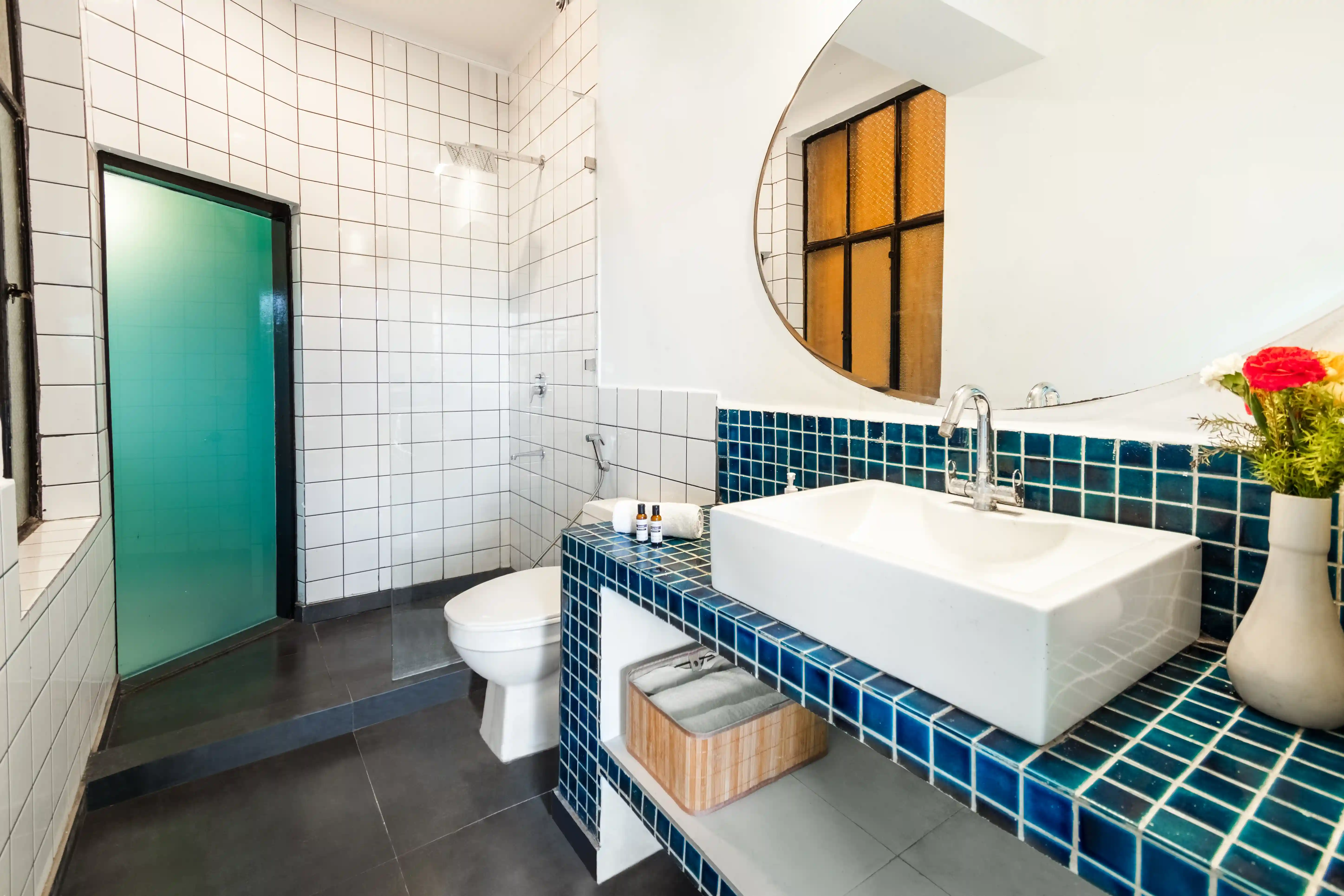 click to zoom Poshtel One studio