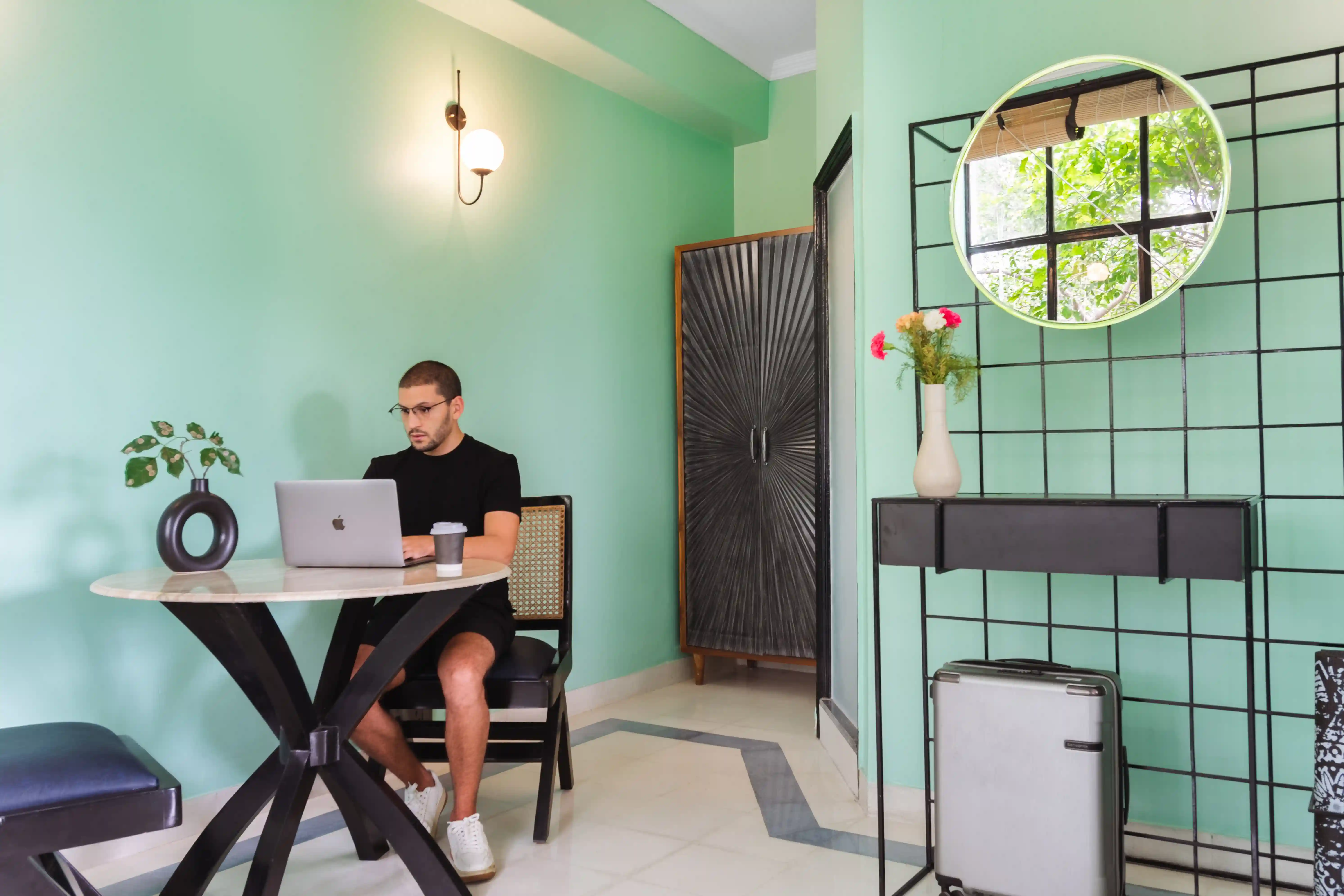 click to zoom Poshtel One studio