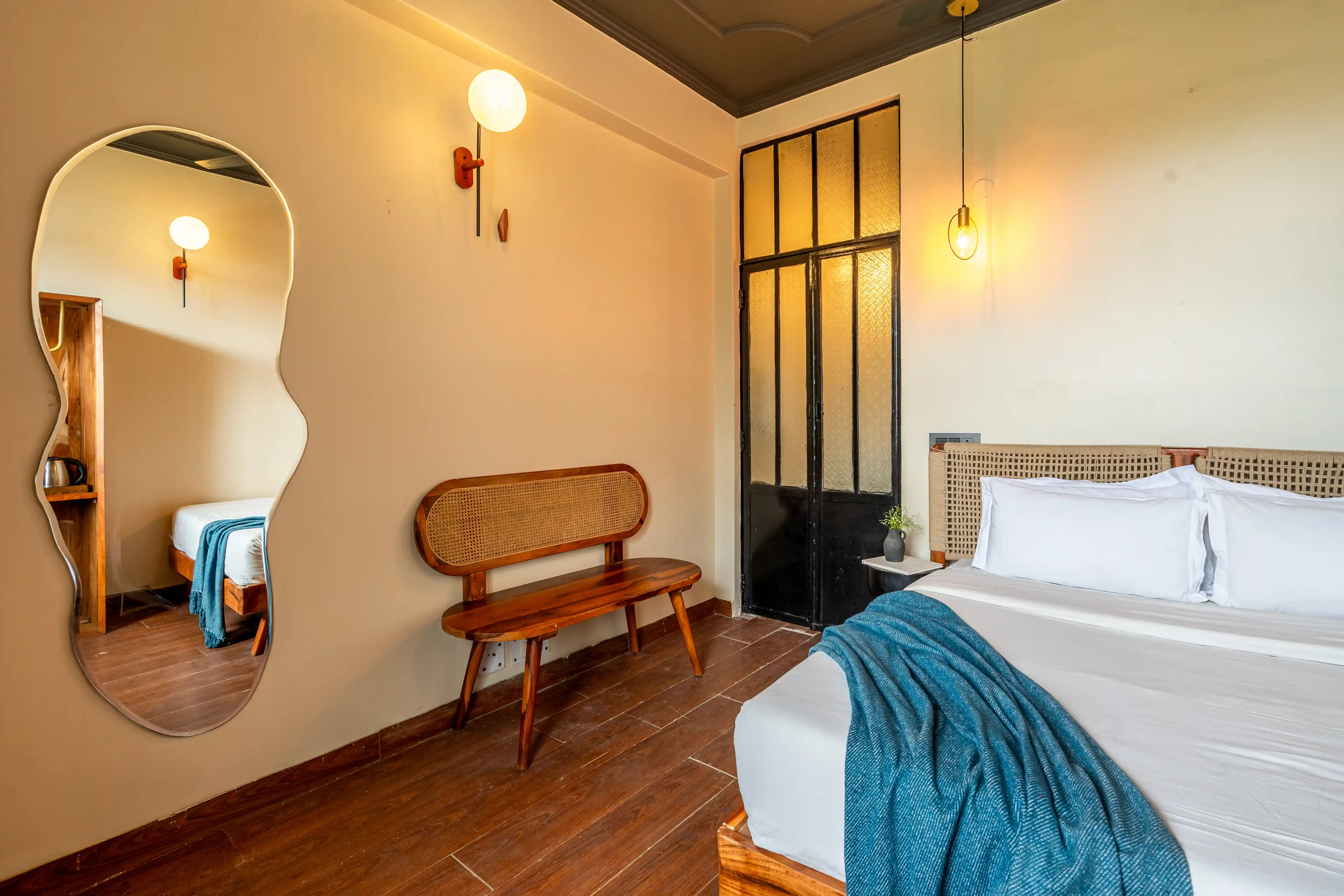 click to zoom Queen Room