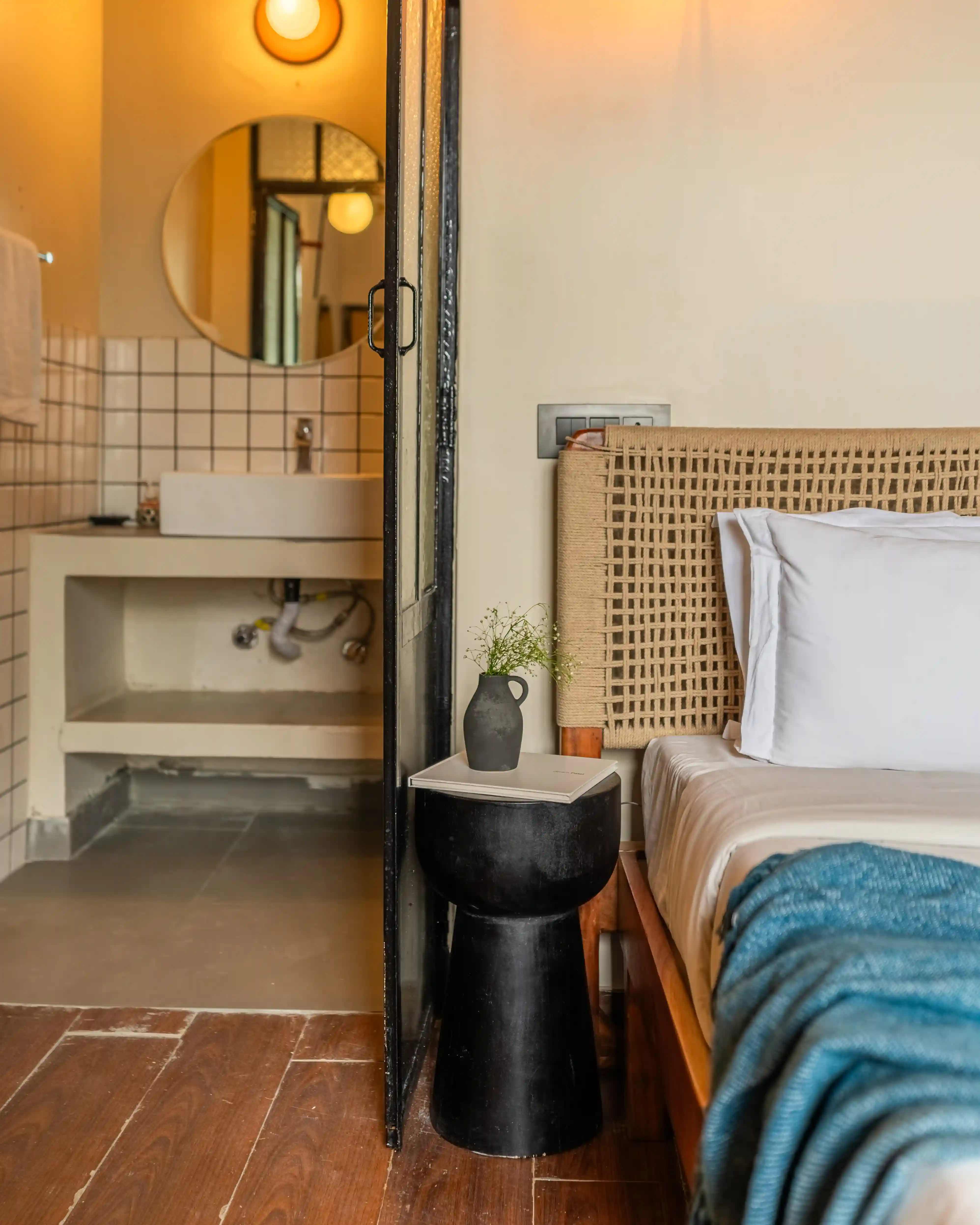 click to zoom Queen Room