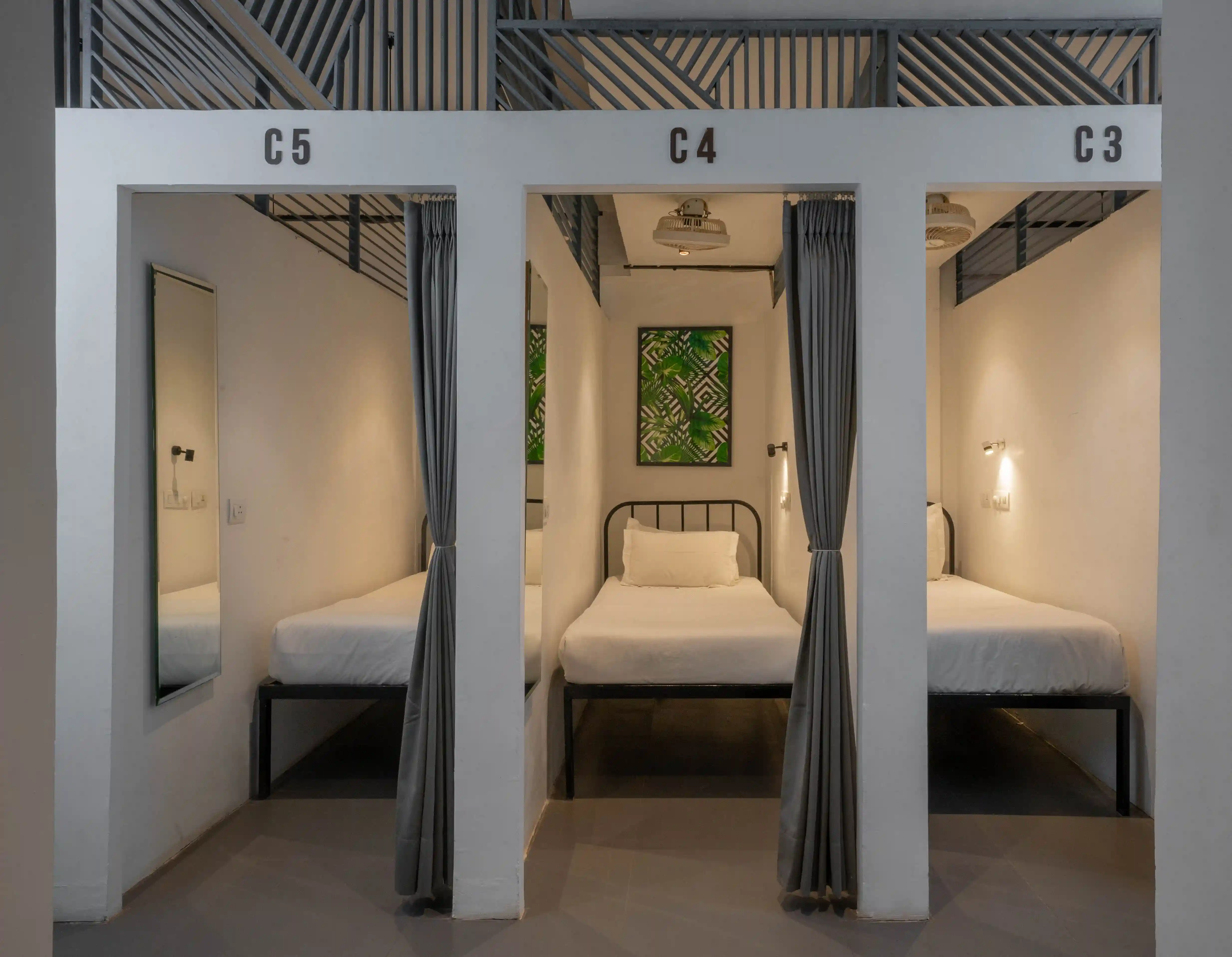 click to zoom JAPANESE CAPSULE