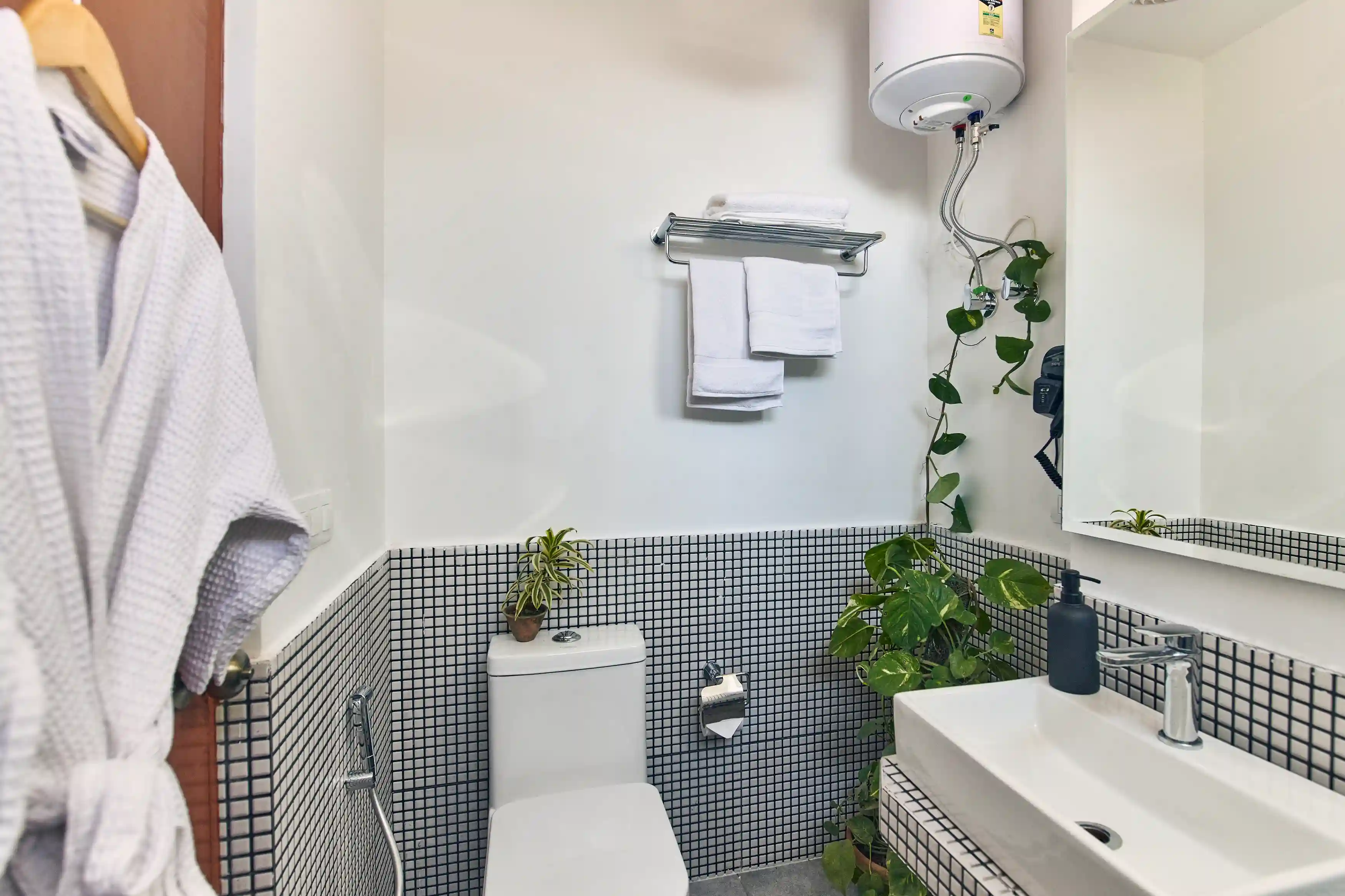 click to zoom King Room