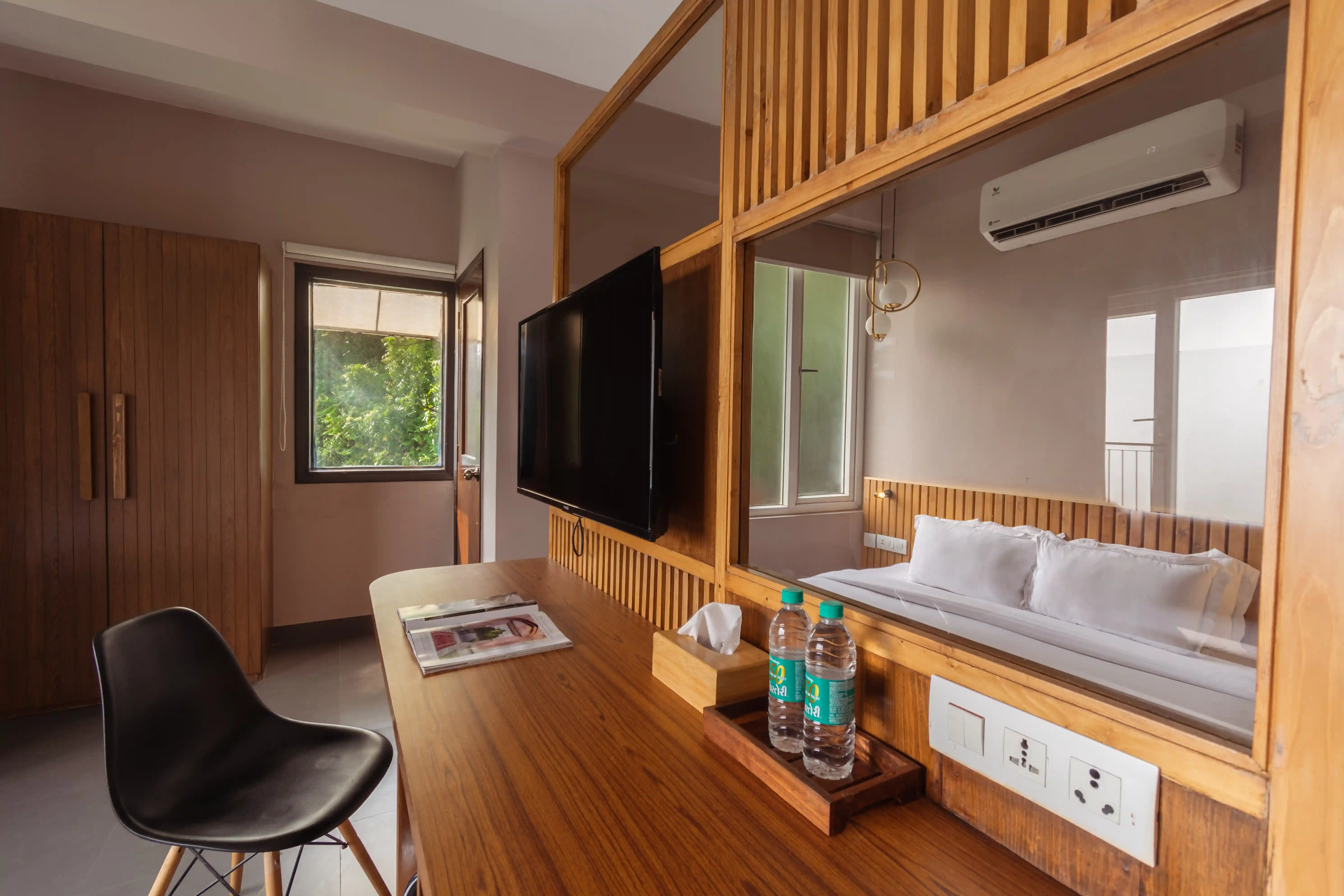 click to zoom Mysa Suite