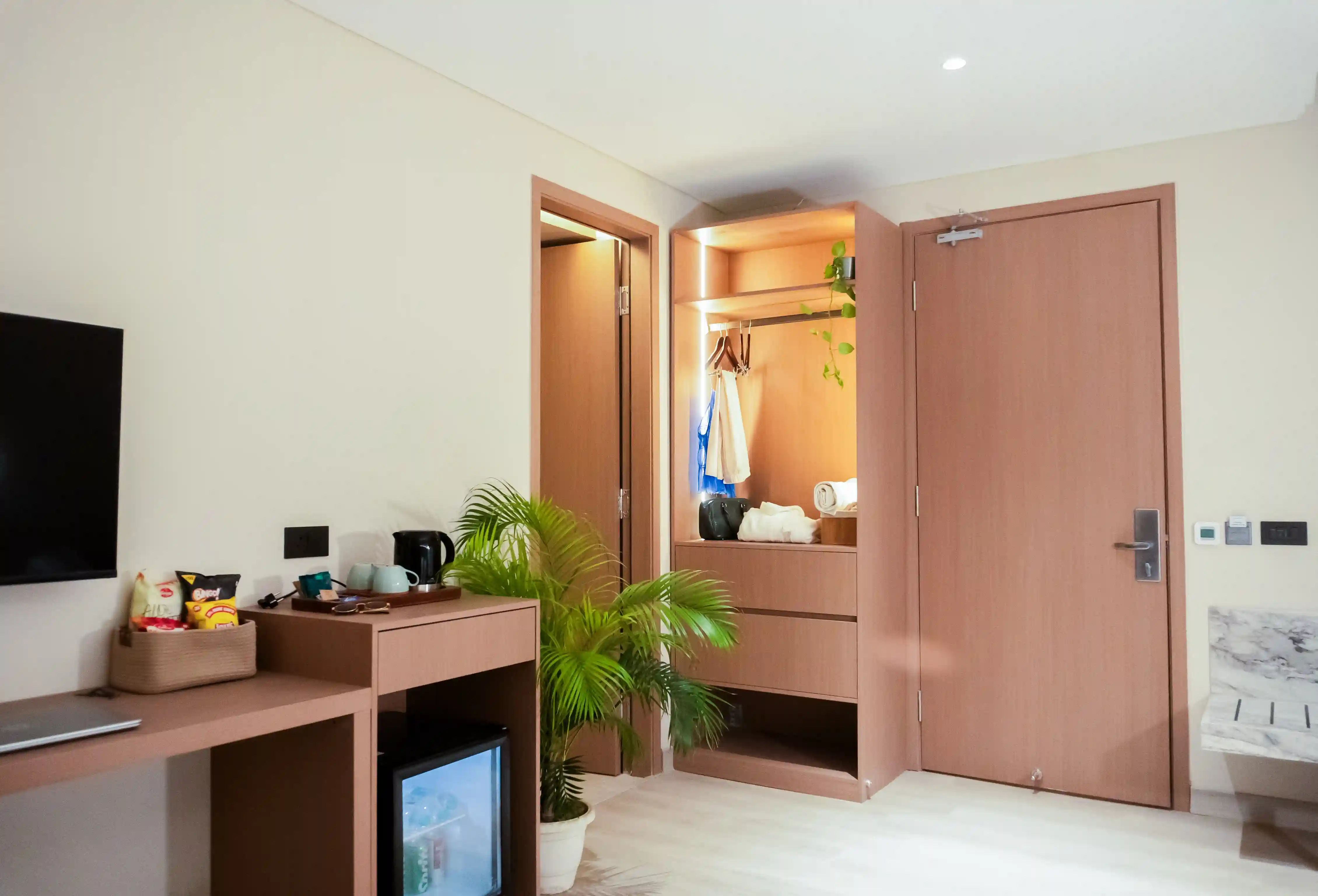 click to zoom Superior King Room