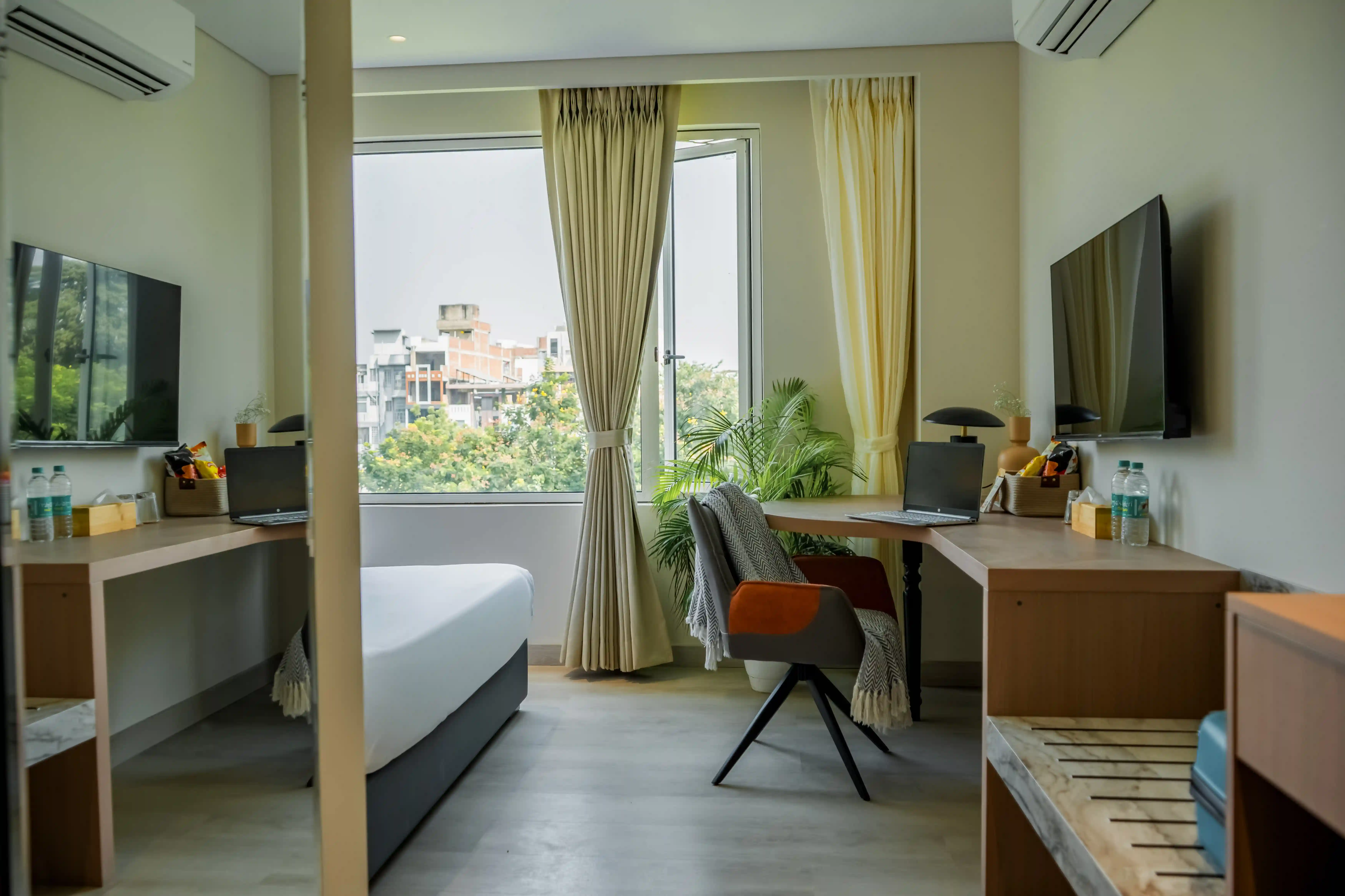 Varanasi Minimalist City Center