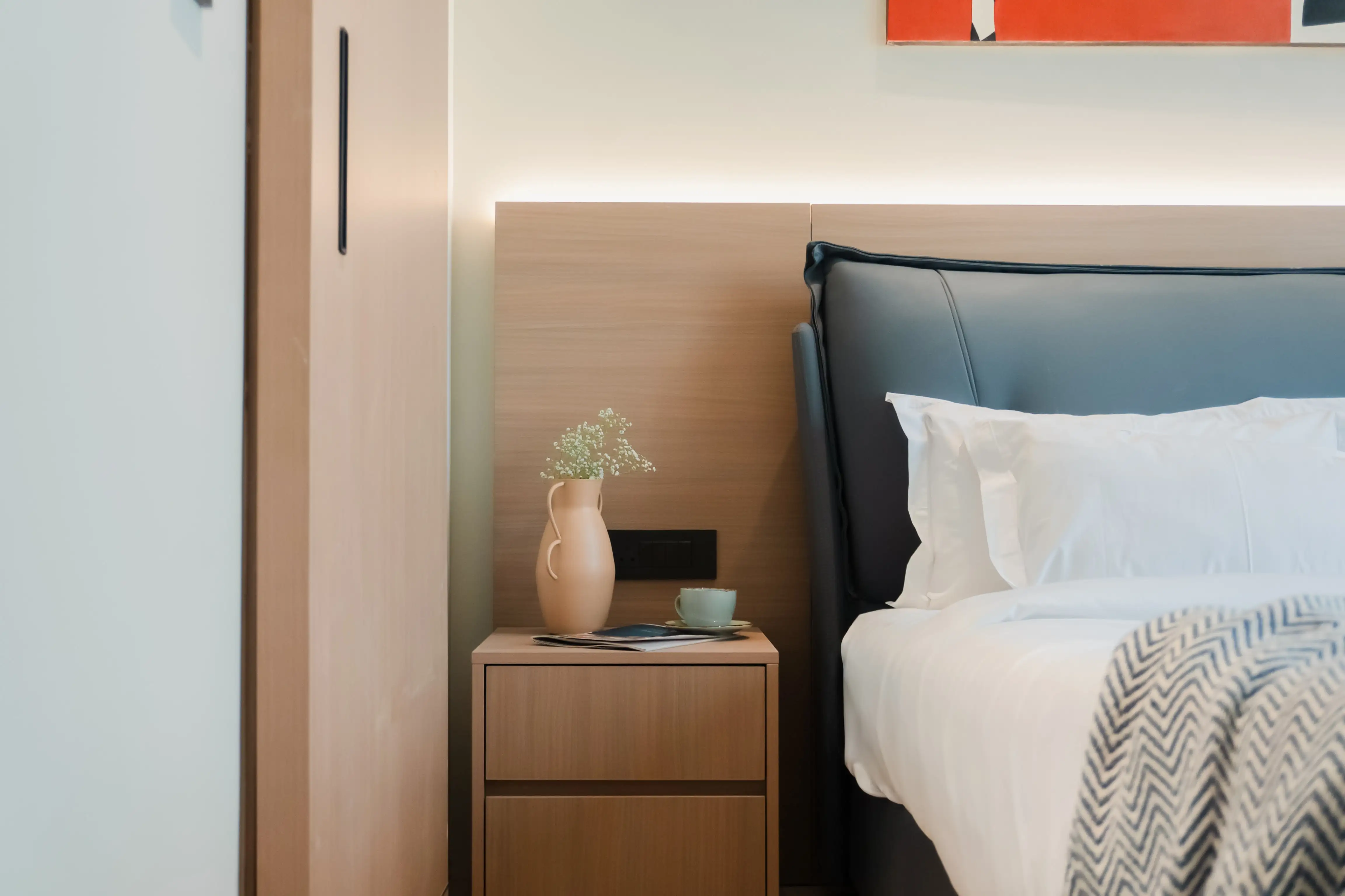 click to zoom King Room