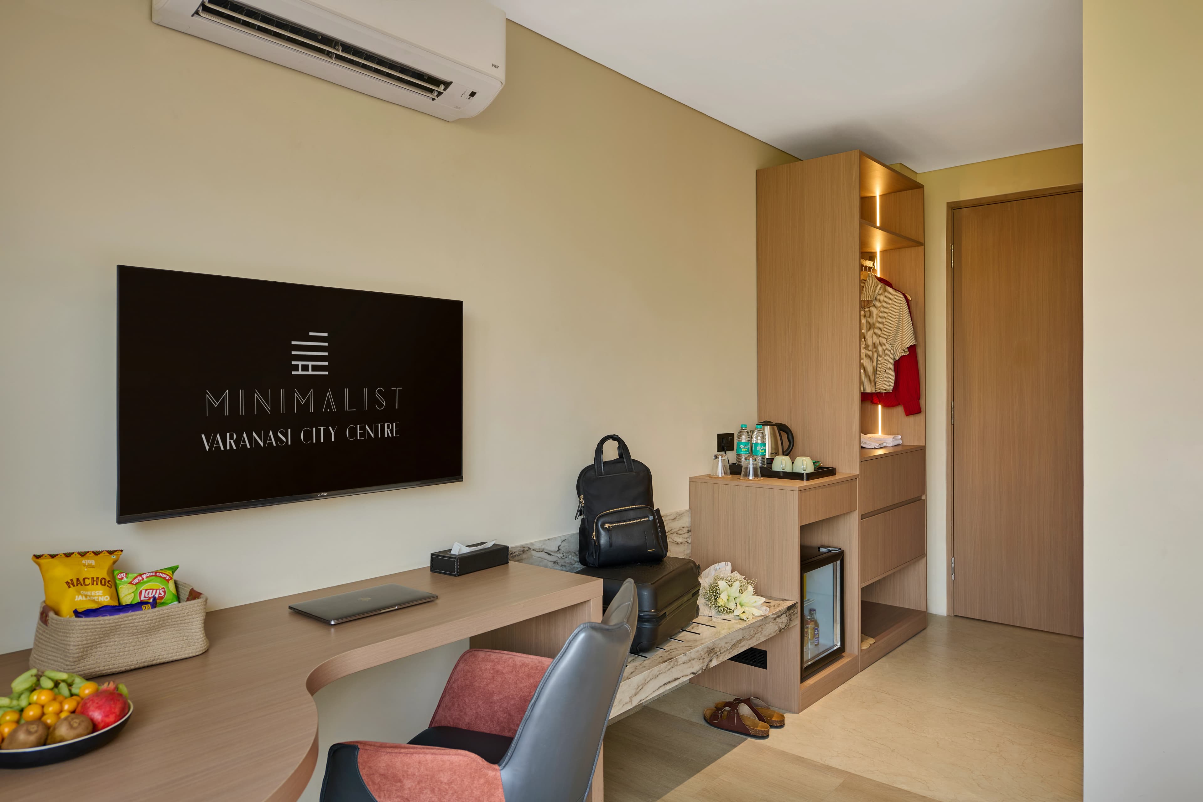 click to zoom Superior king room