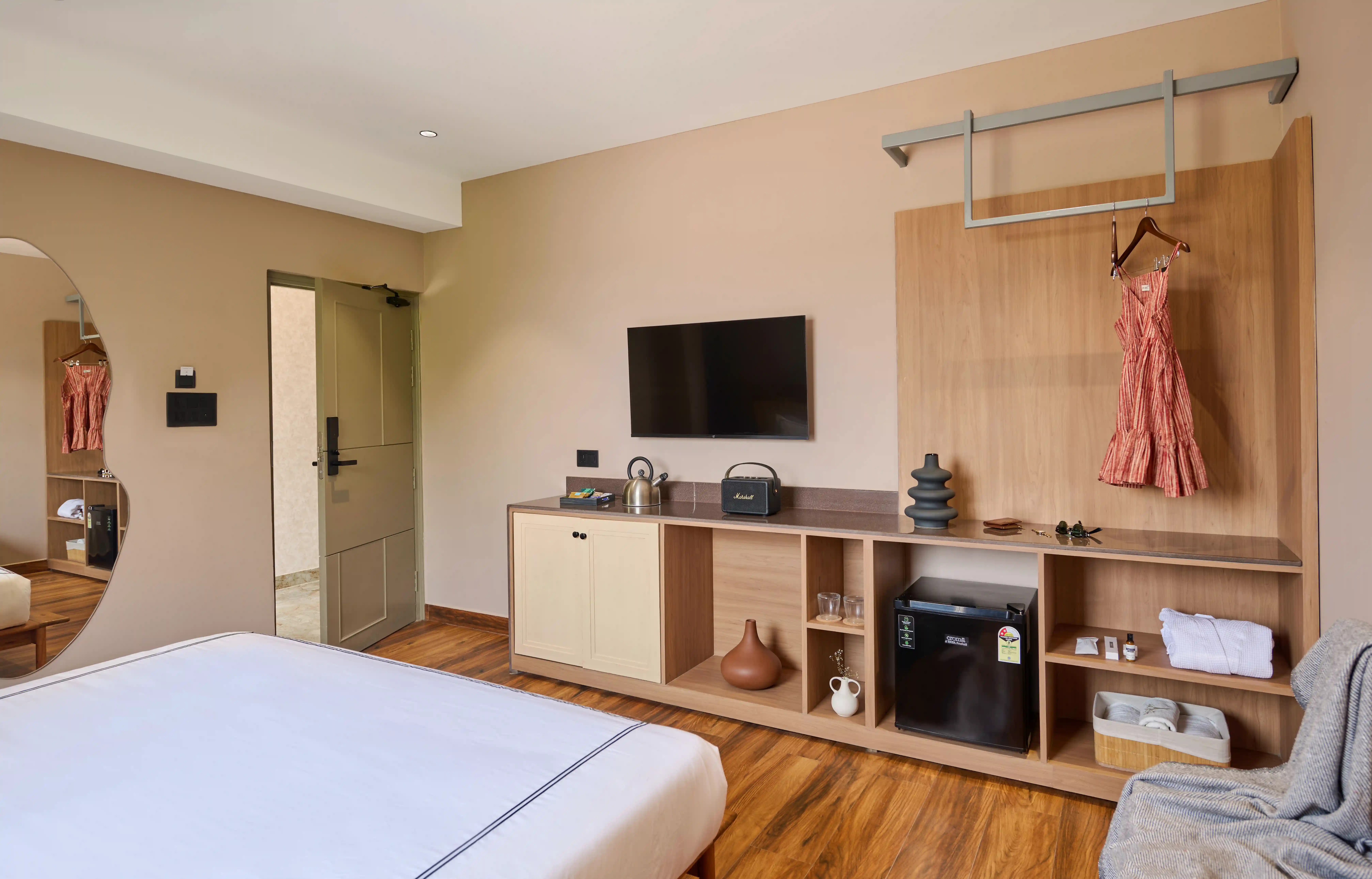 click to zoom King Room