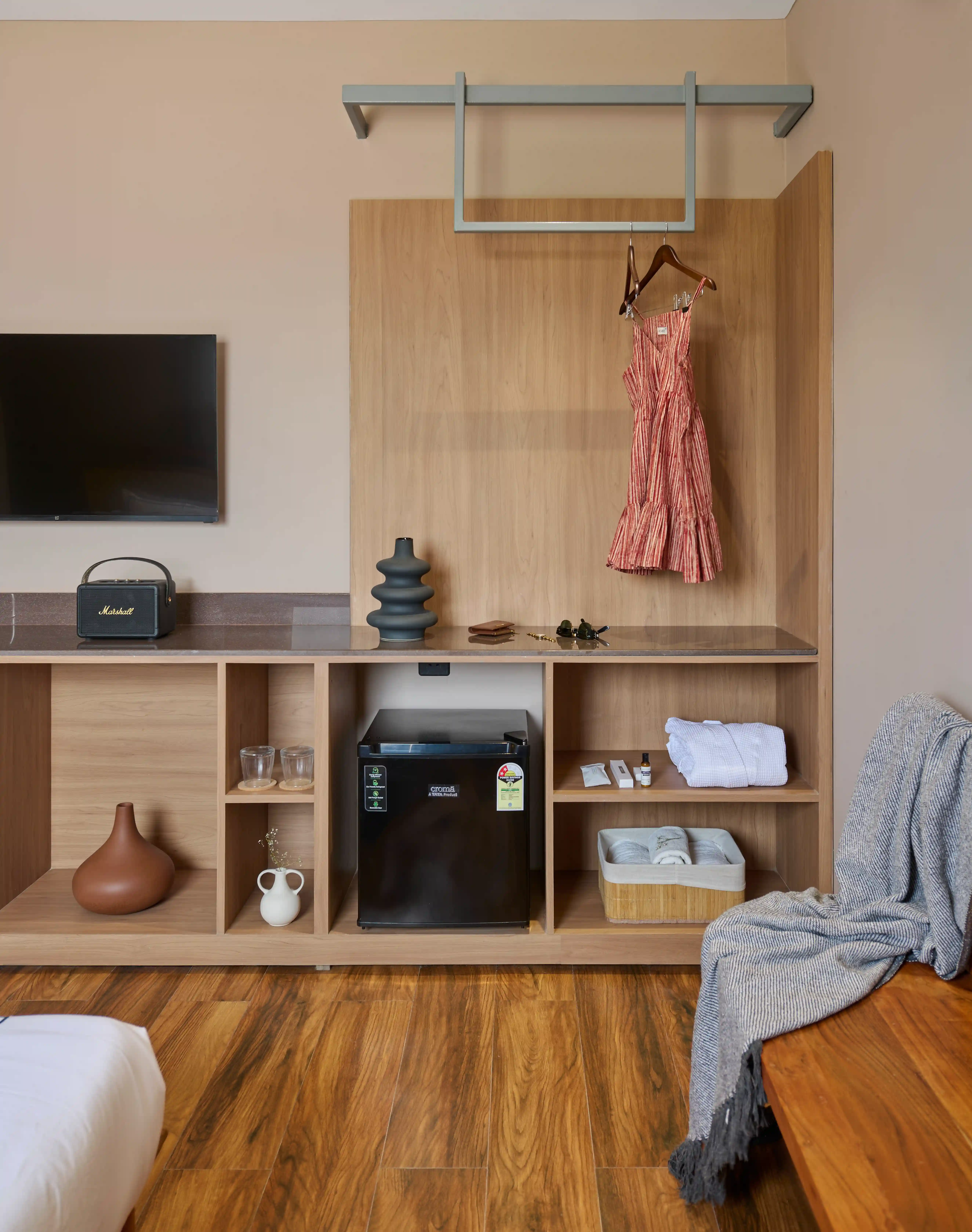 click to zoom King Room