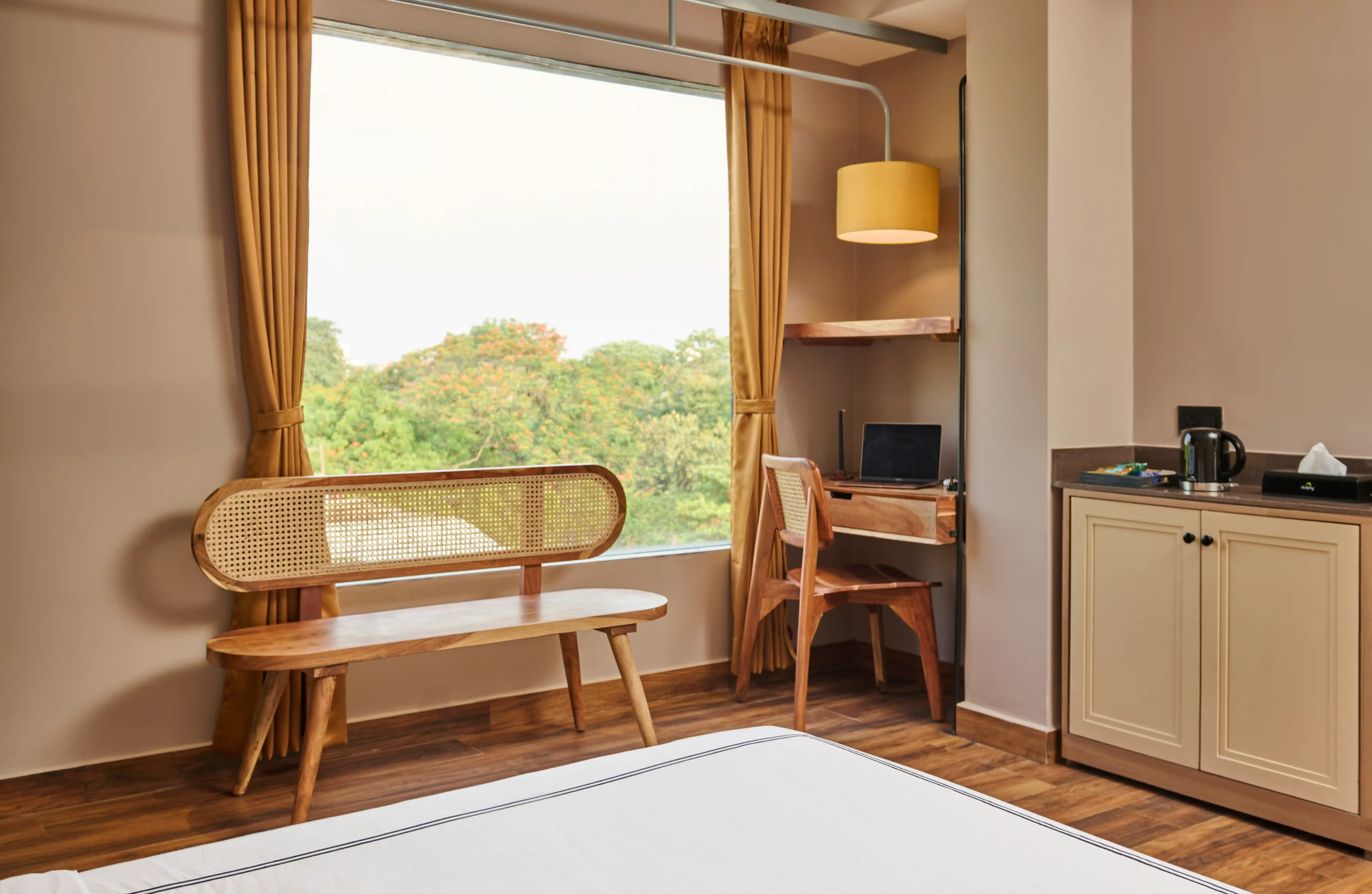 click to zoom King Room