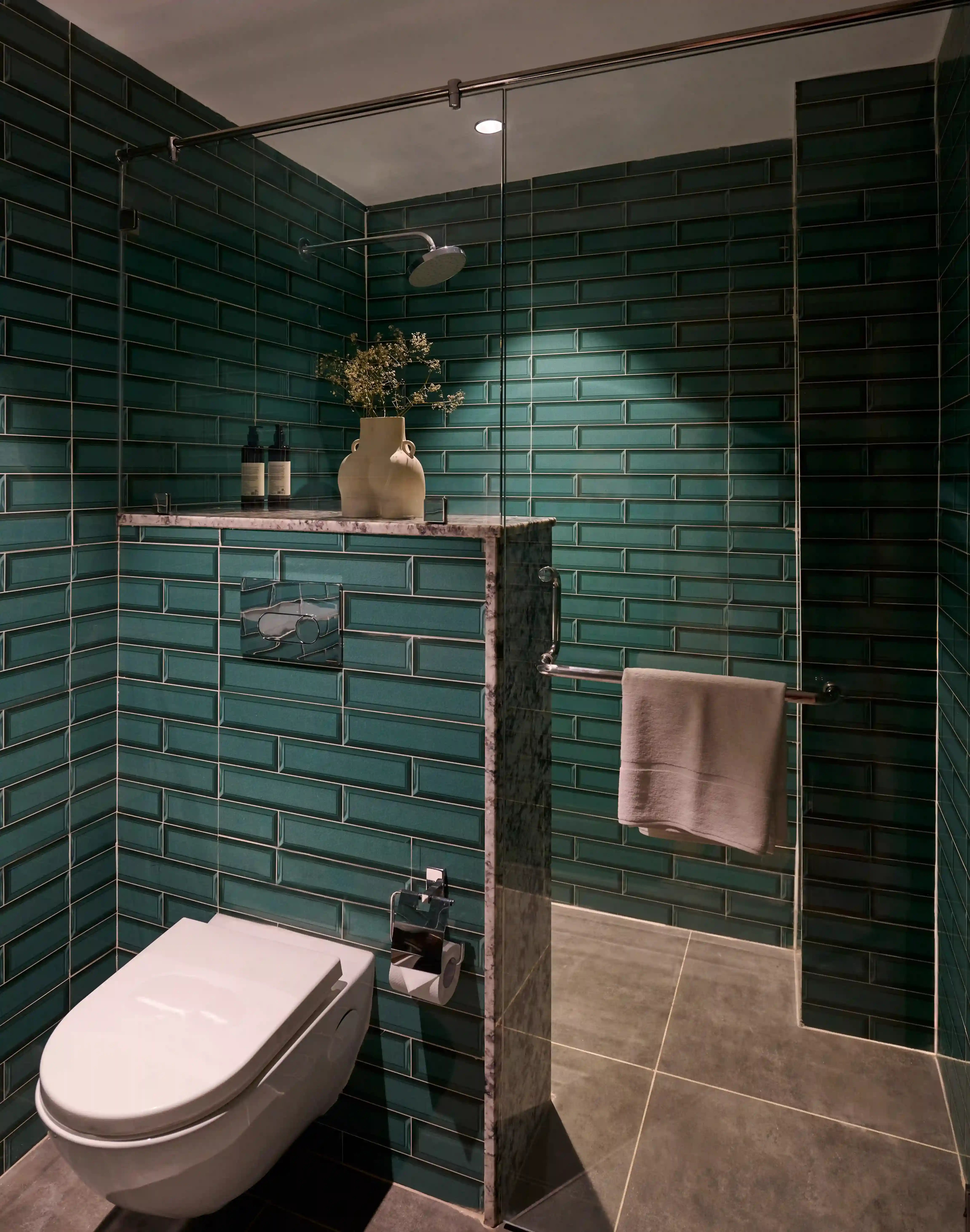 click to zoom King Room