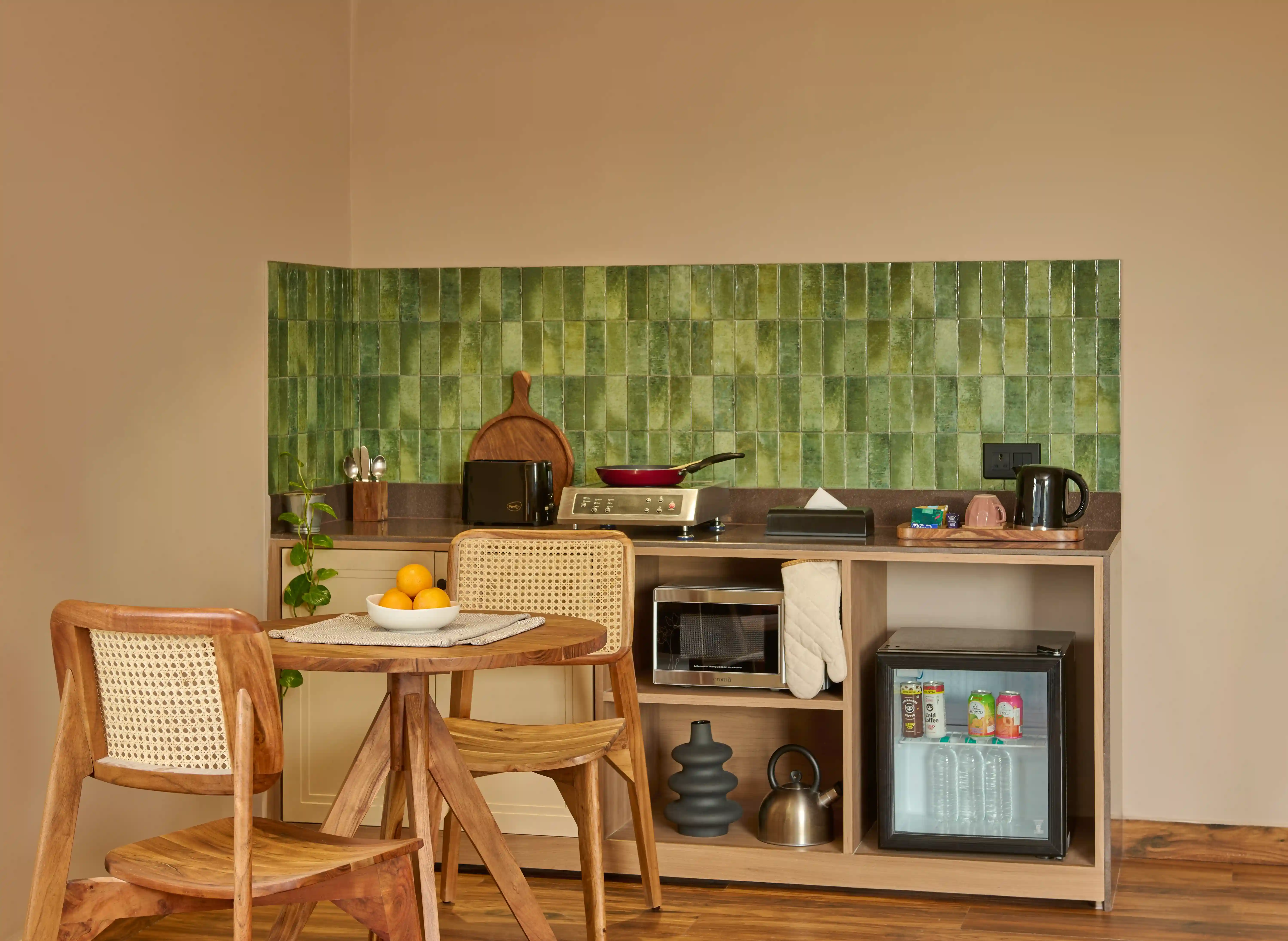 click to zoom Studio