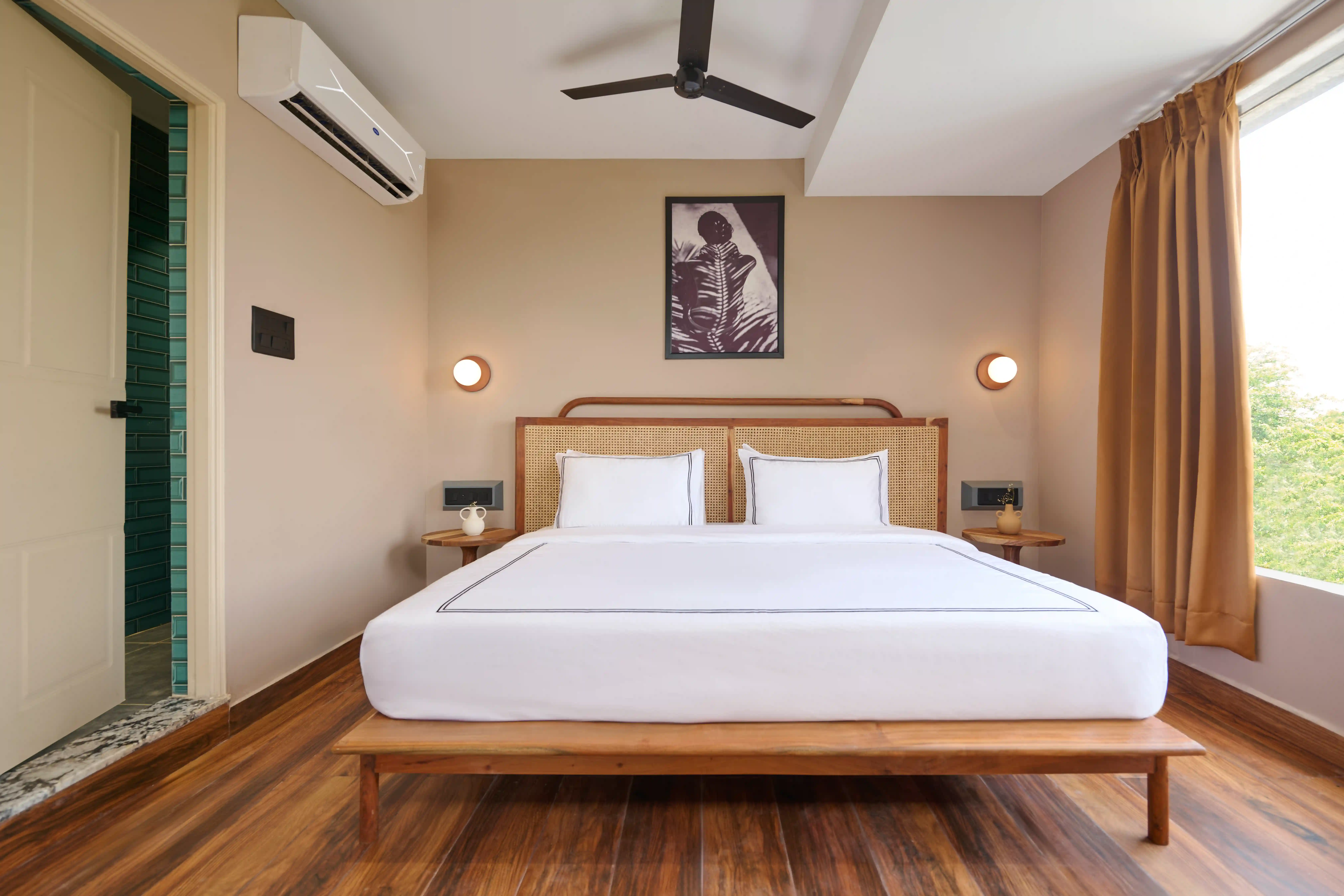 click to zoom Studio